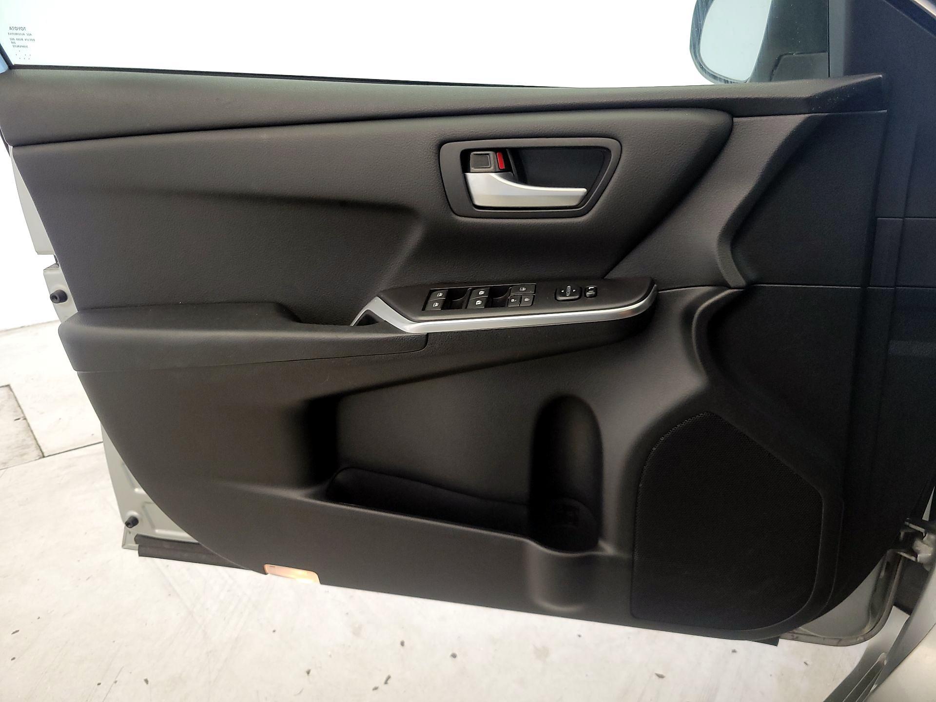 Thumbnail: 2015 Toyota Camry - 12