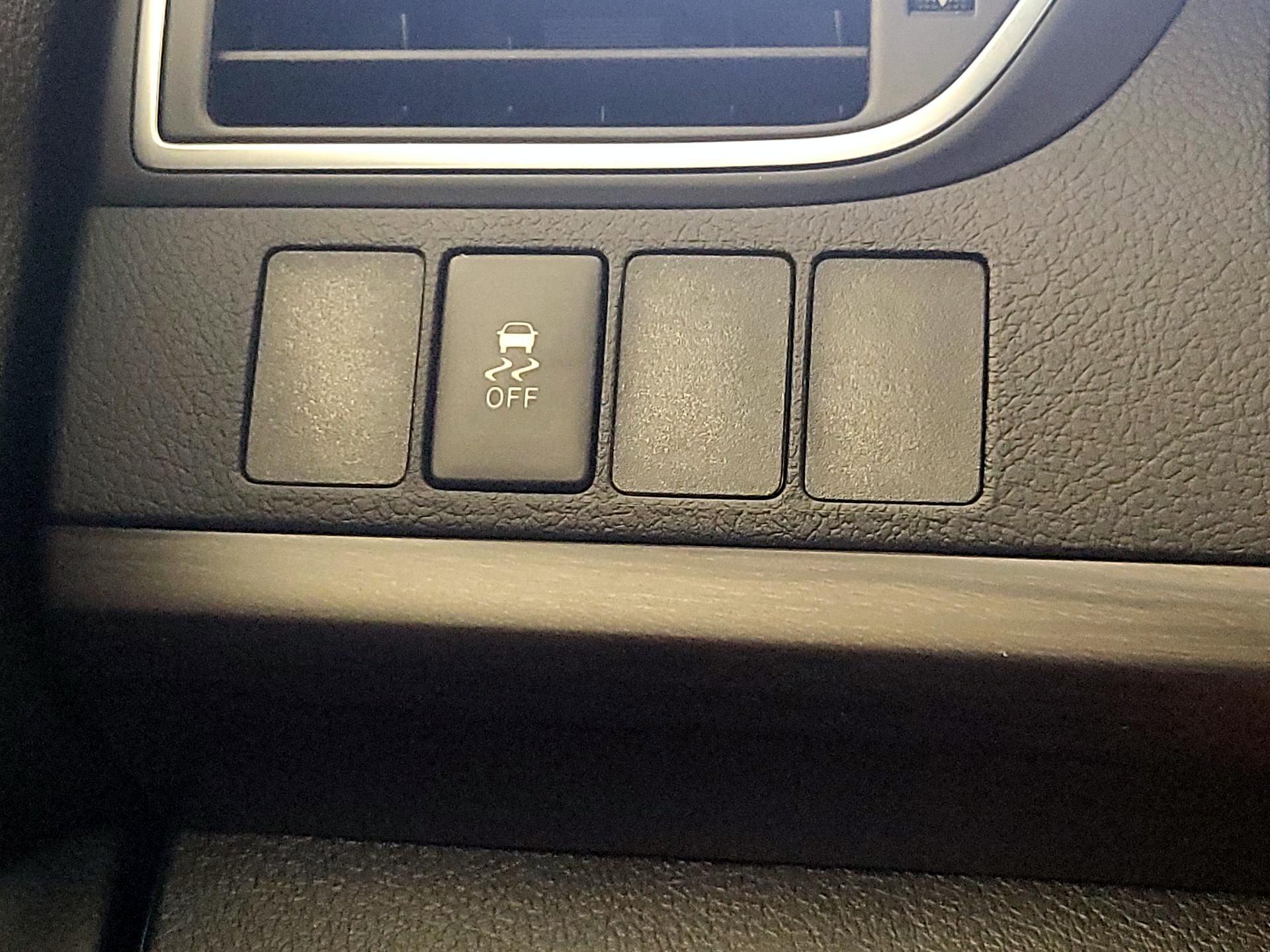 Thumbnail: 2015 Toyota Camry - 13