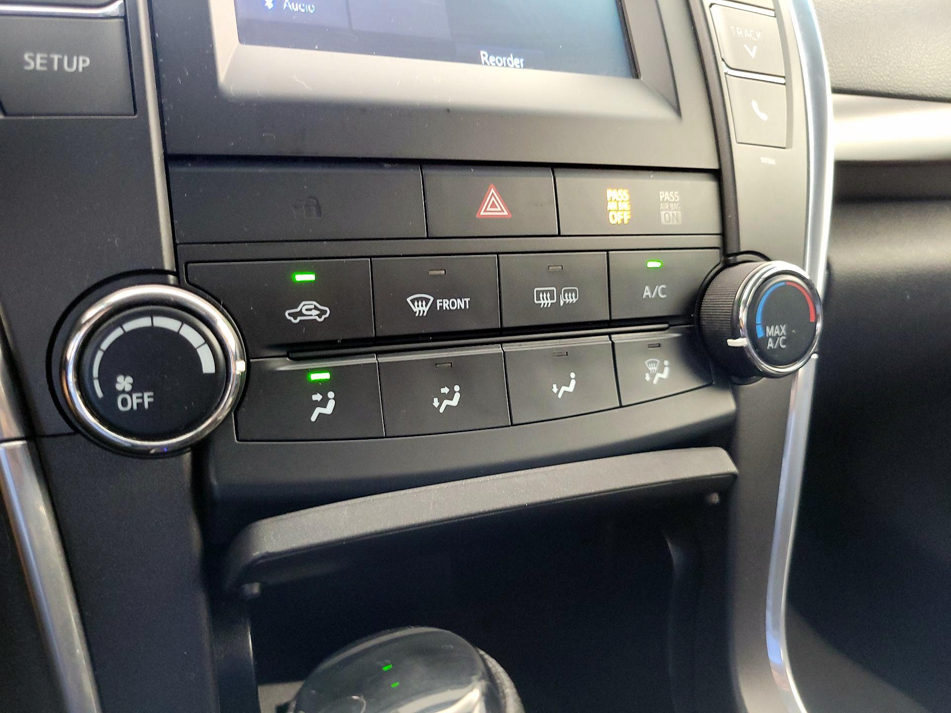 Thumbnail: 2015 Toyota Camry - 16