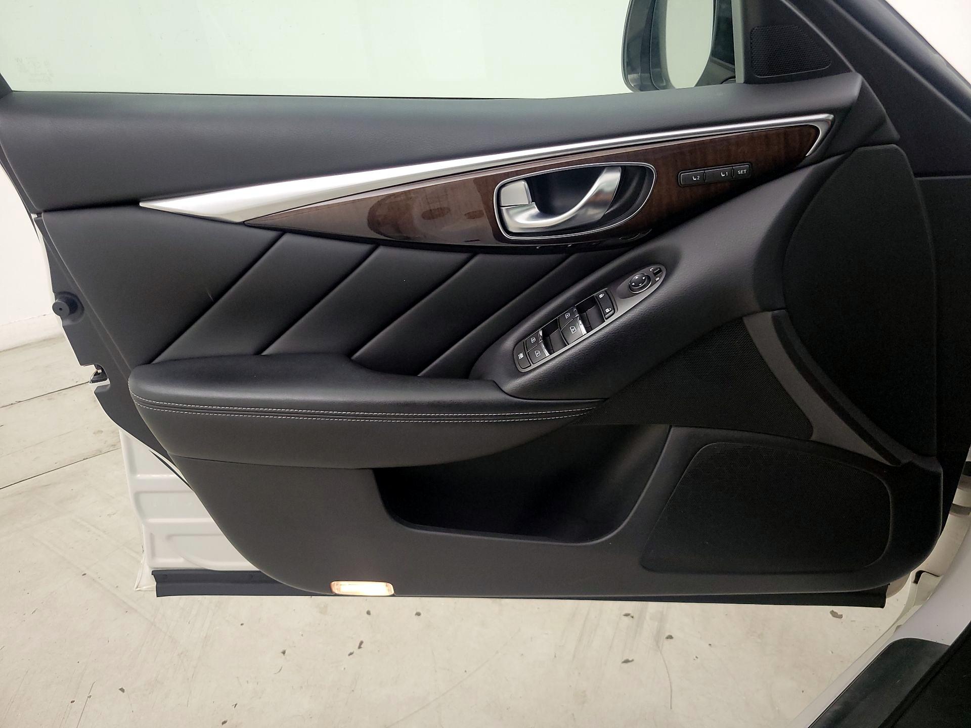 Thumbnail: 2015 INFINITI Q50 - 12