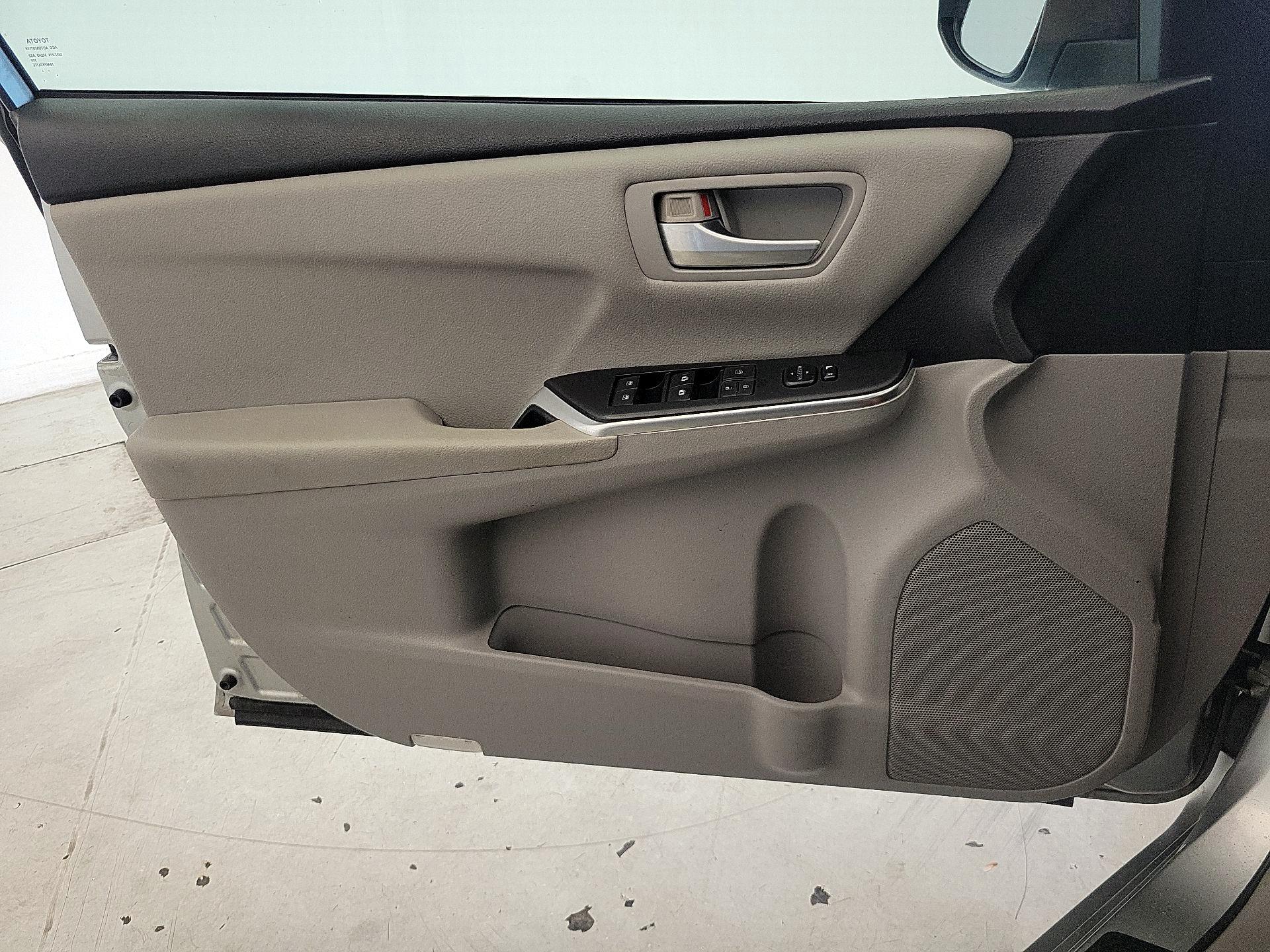 Thumbnail: 2016 Toyota Camry - 12