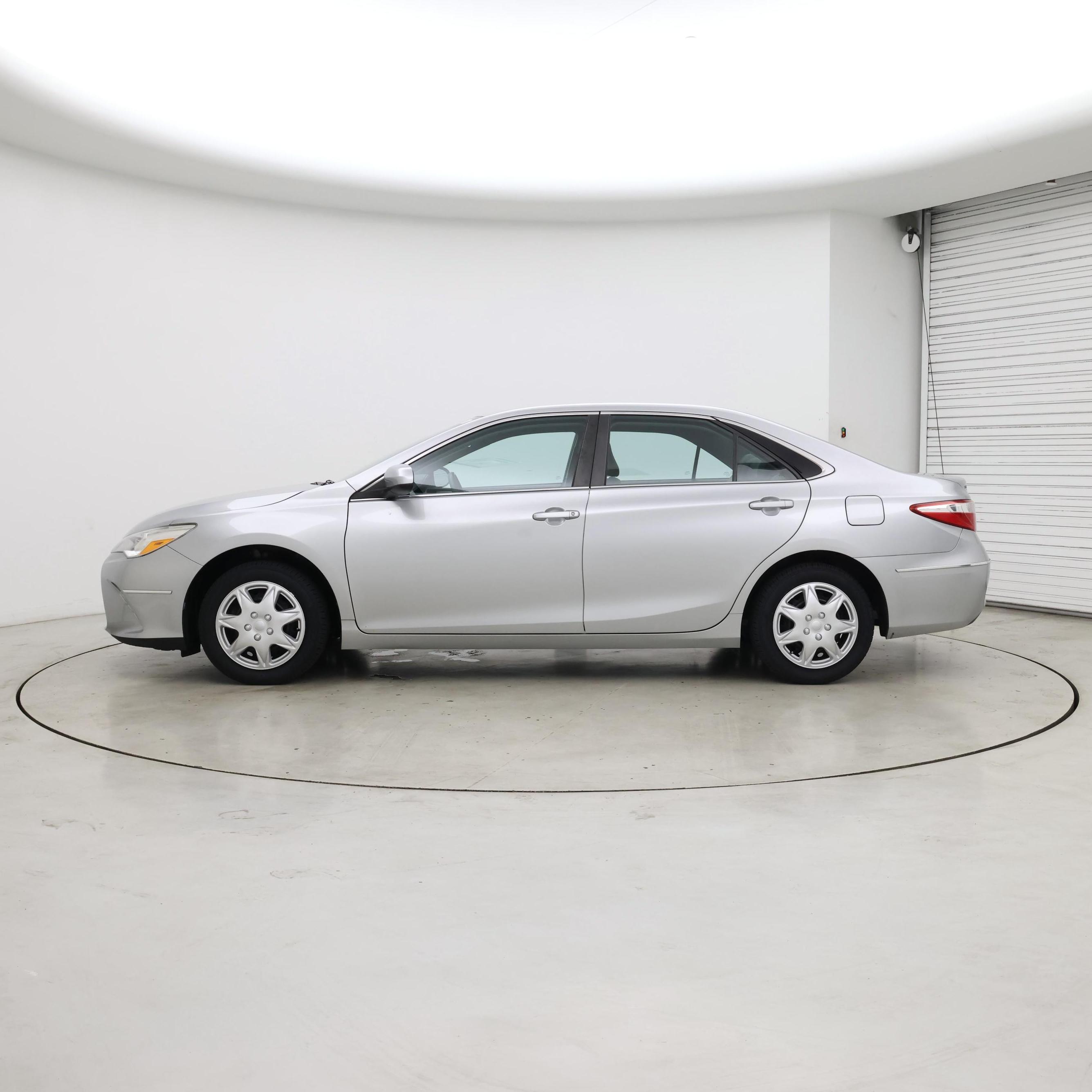 Thumbnail: 2016 Toyota Camry - 3