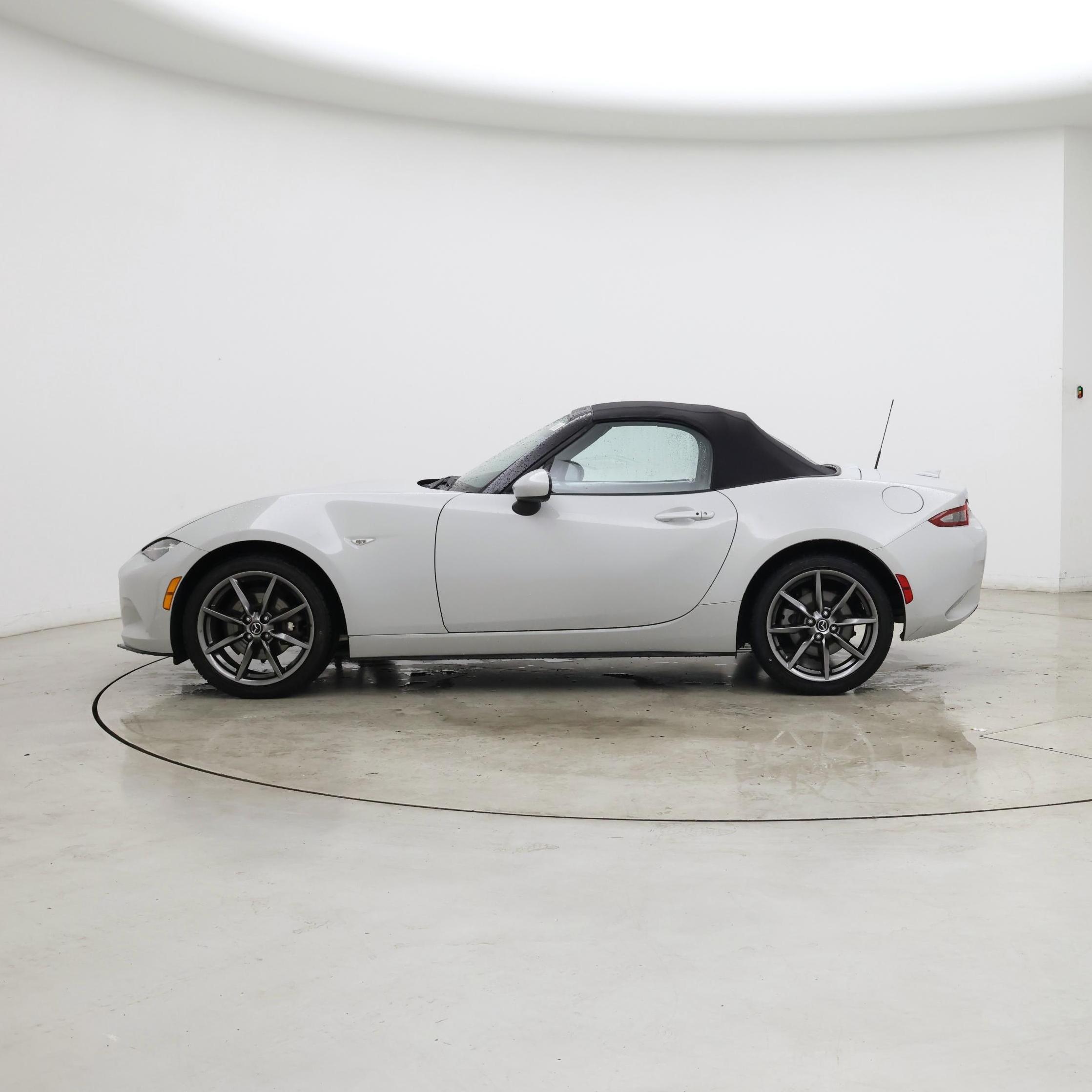 Thumbnail: 2016 Mazda MX-5 Miata - 3