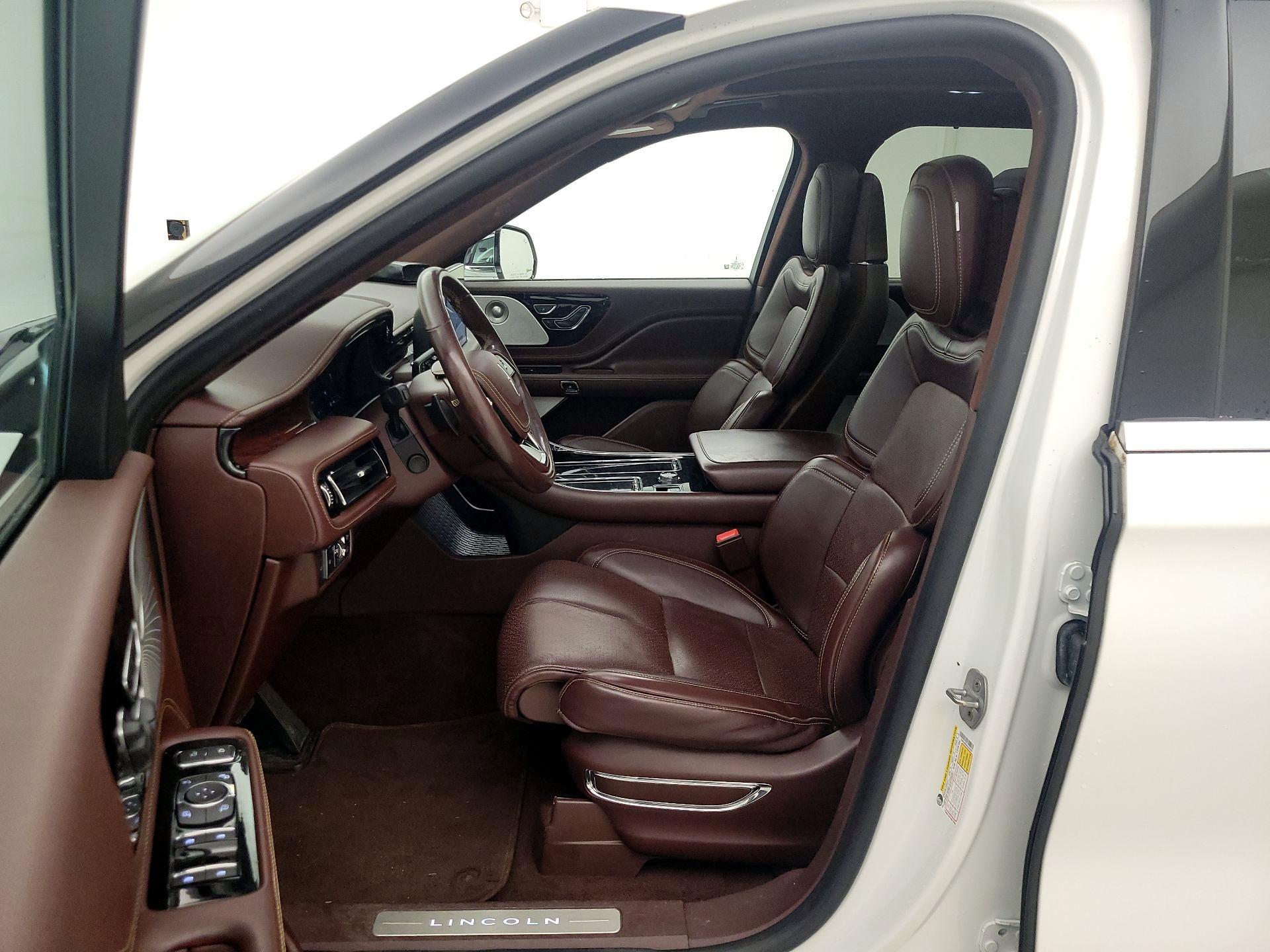 Thumbnail: 2020 Lincoln Aviator - 11