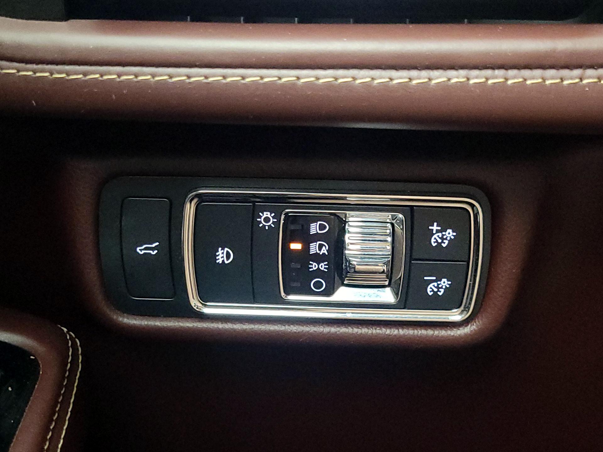 Thumbnail: 2020 Lincoln Aviator - 13