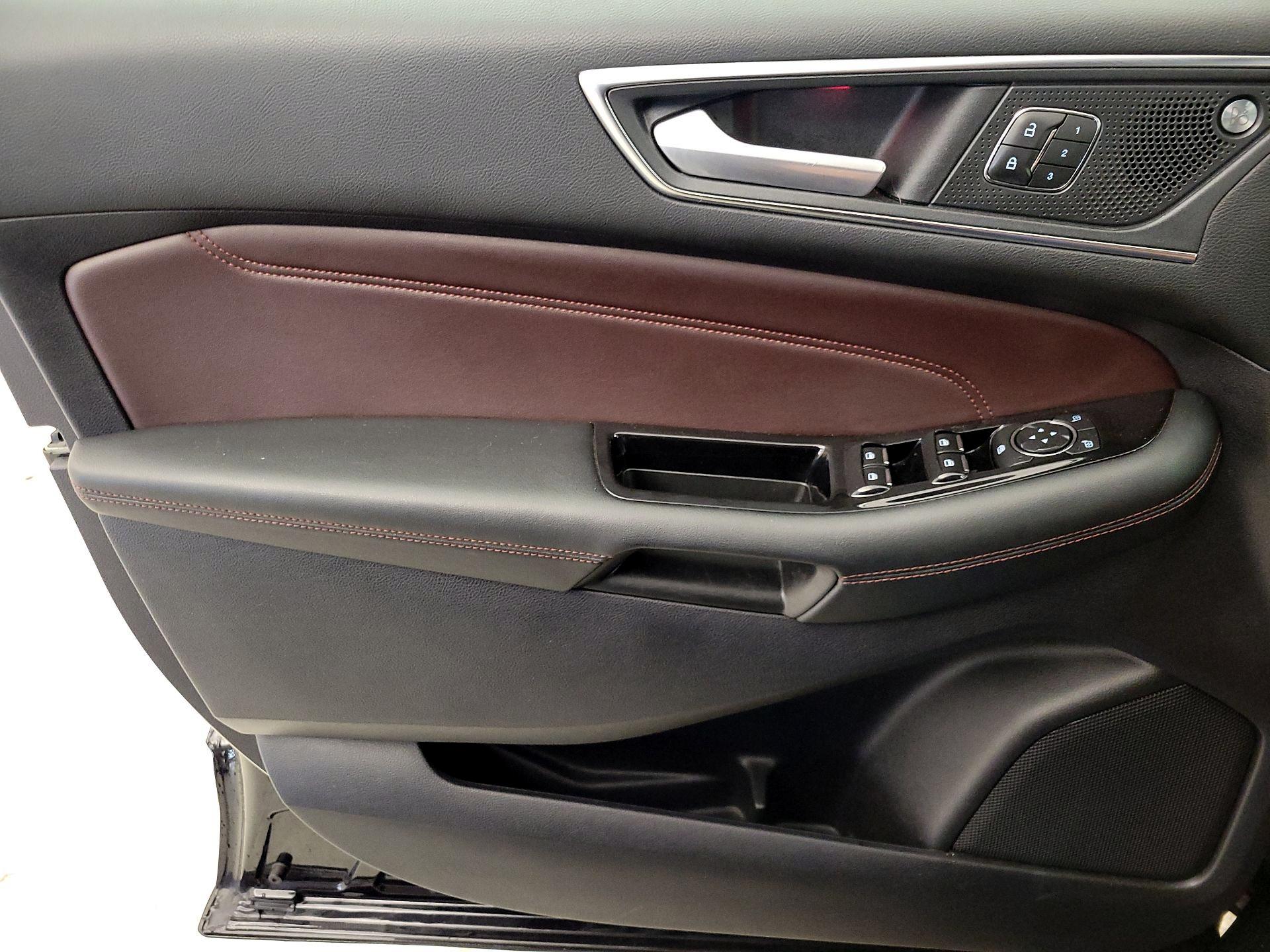 Thumbnail: 2020 Ford Edge - 12