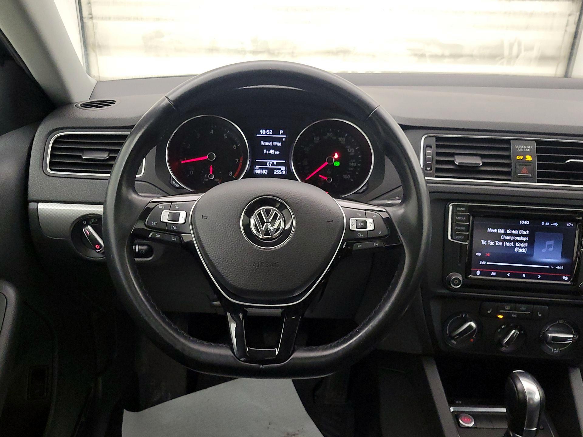 Thumbnail: 2017 Volkswagen Jetta - 10