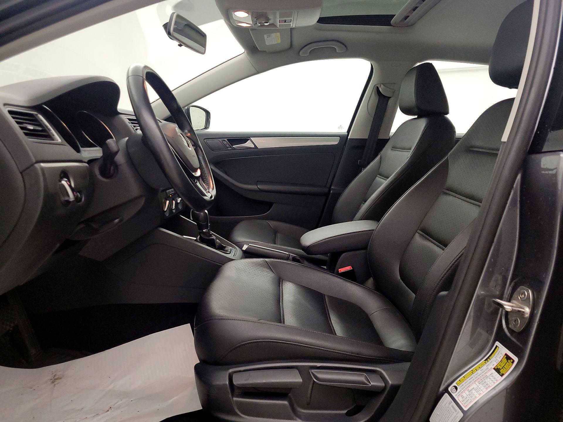 Thumbnail: 2017 Volkswagen Jetta - 11
