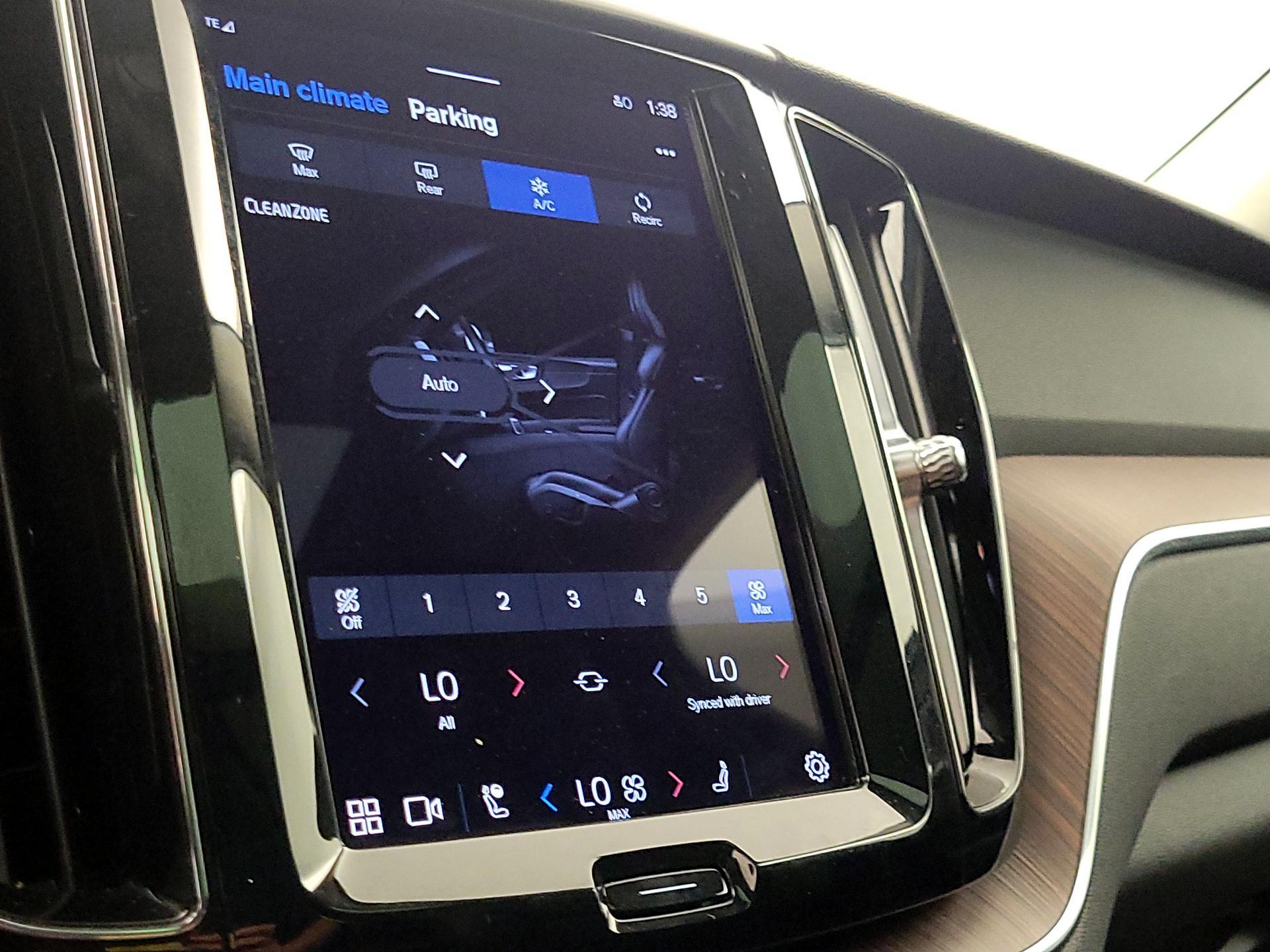 Thumbnail: 2023 Volvo XC60 - 17