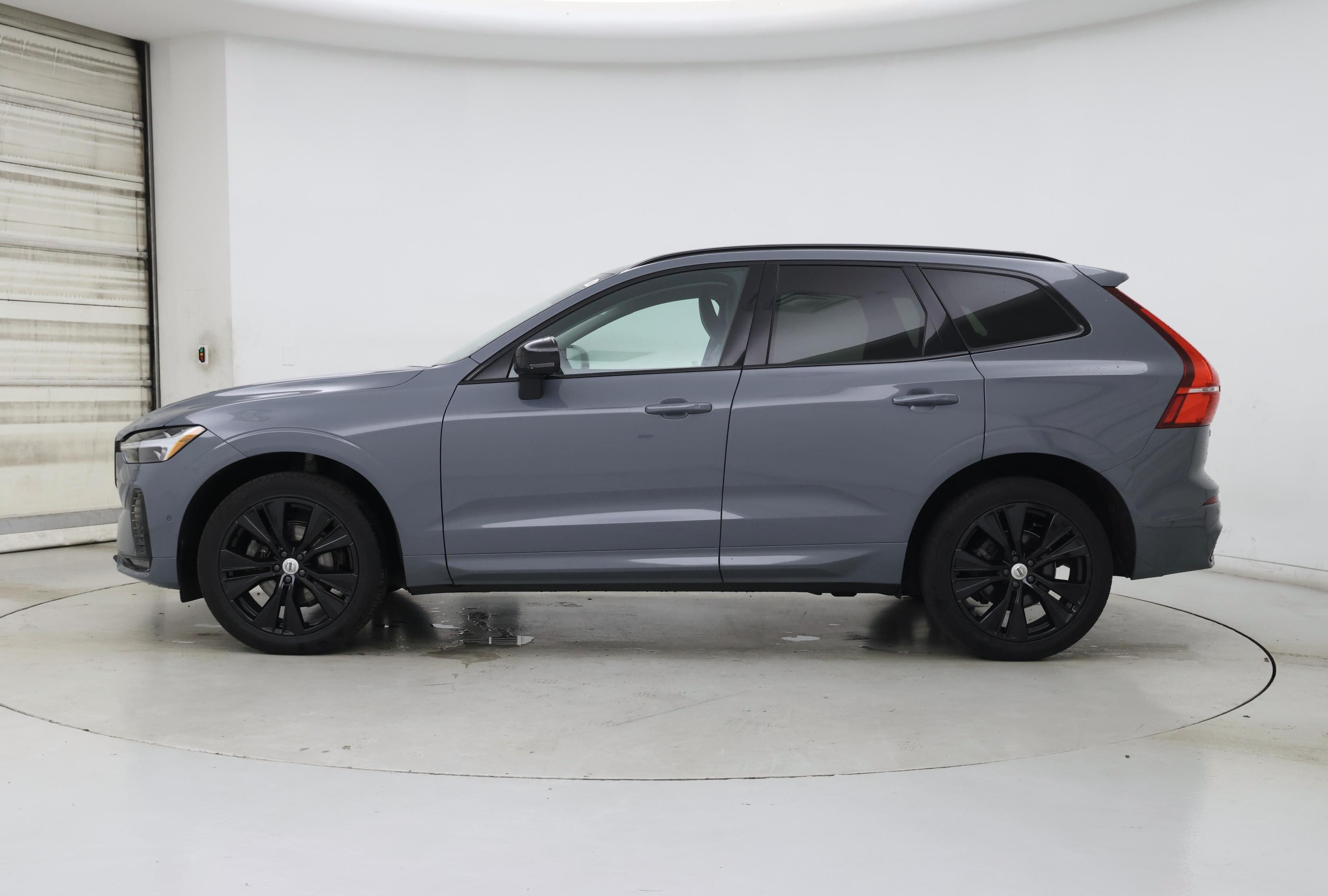 Thumbnail: 2023 Volvo XC60 - 3