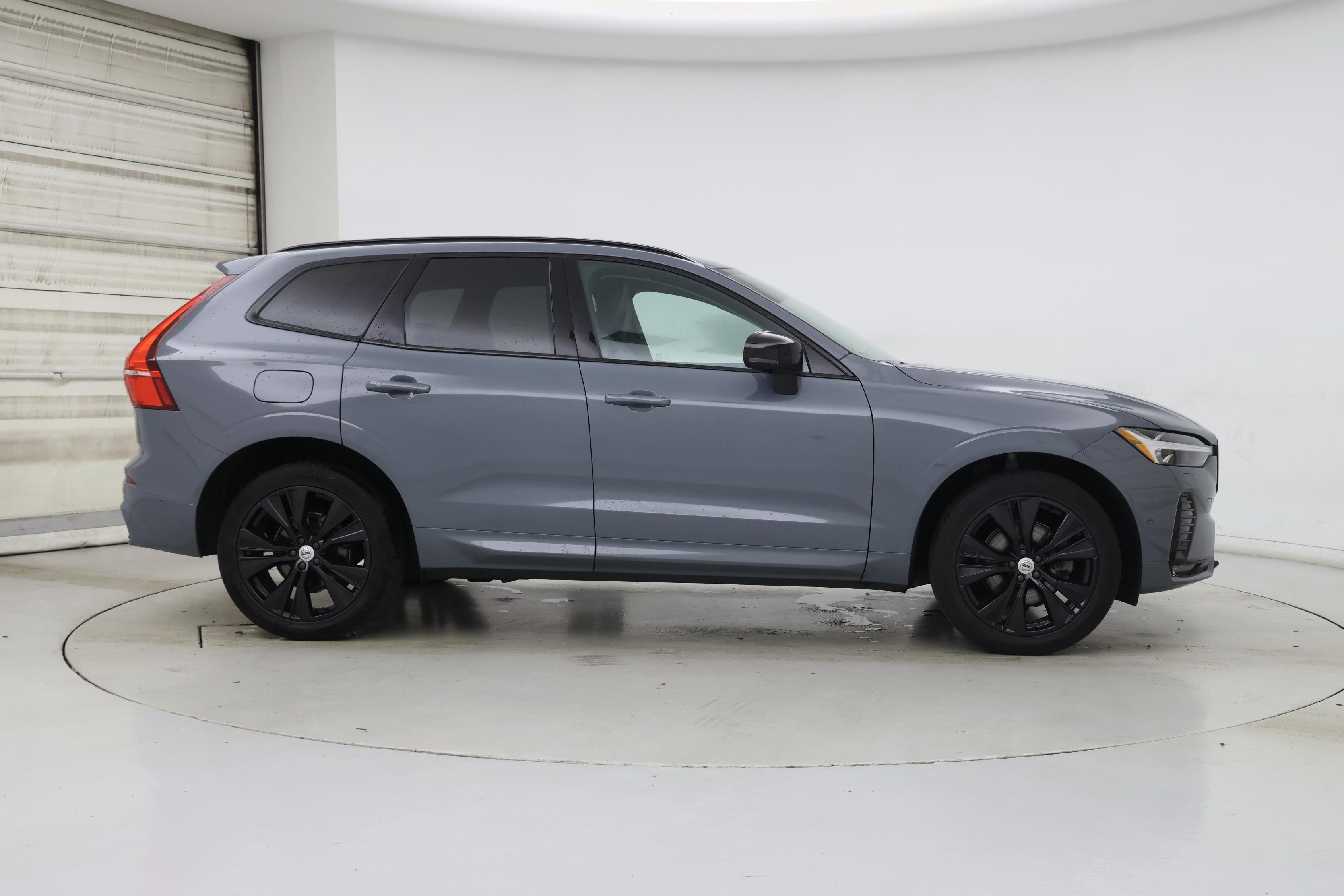 Thumbnail: 2023 Volvo XC60 - 7