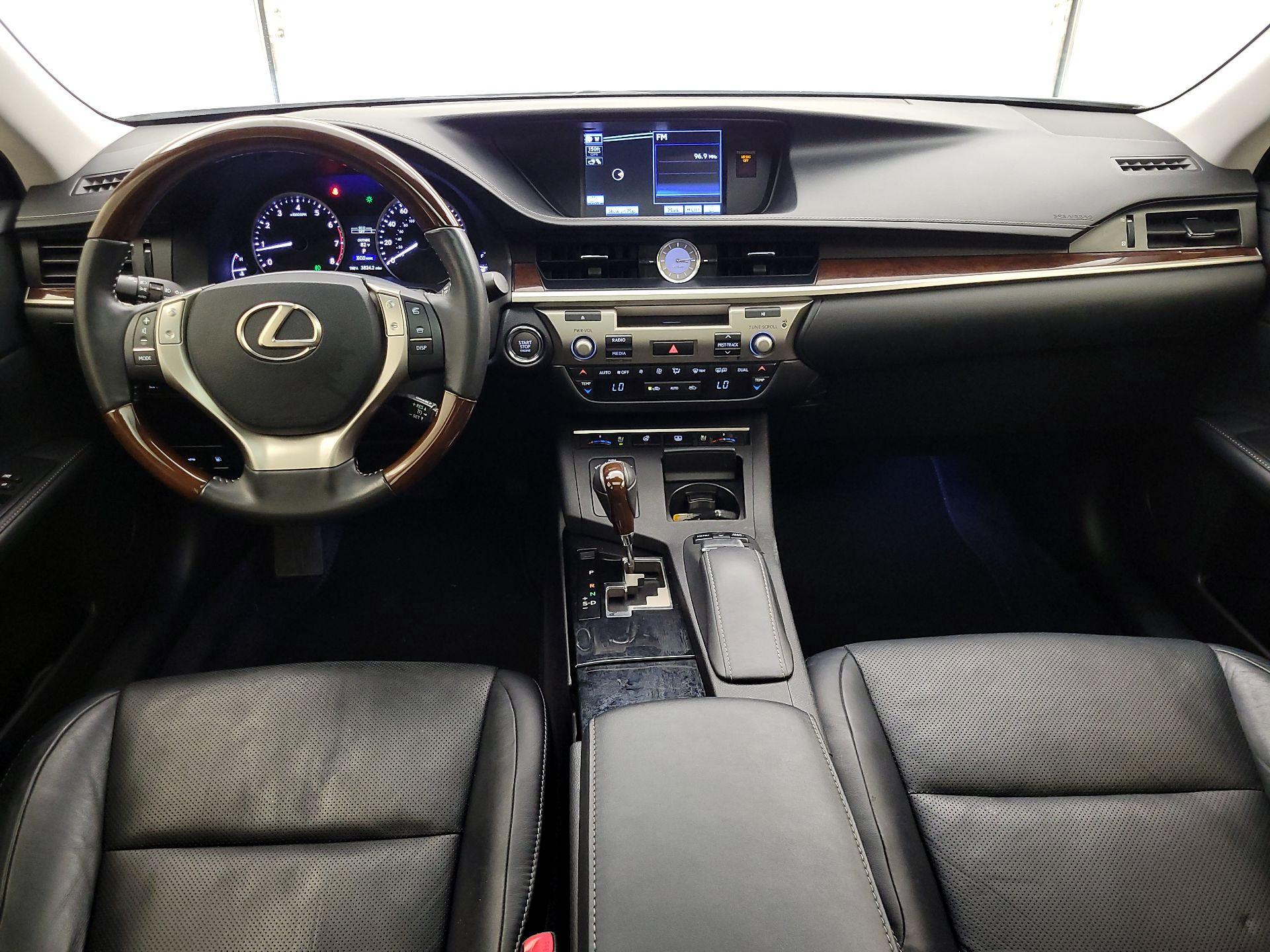 Thumbnail: 2013 Lexus ES - 9