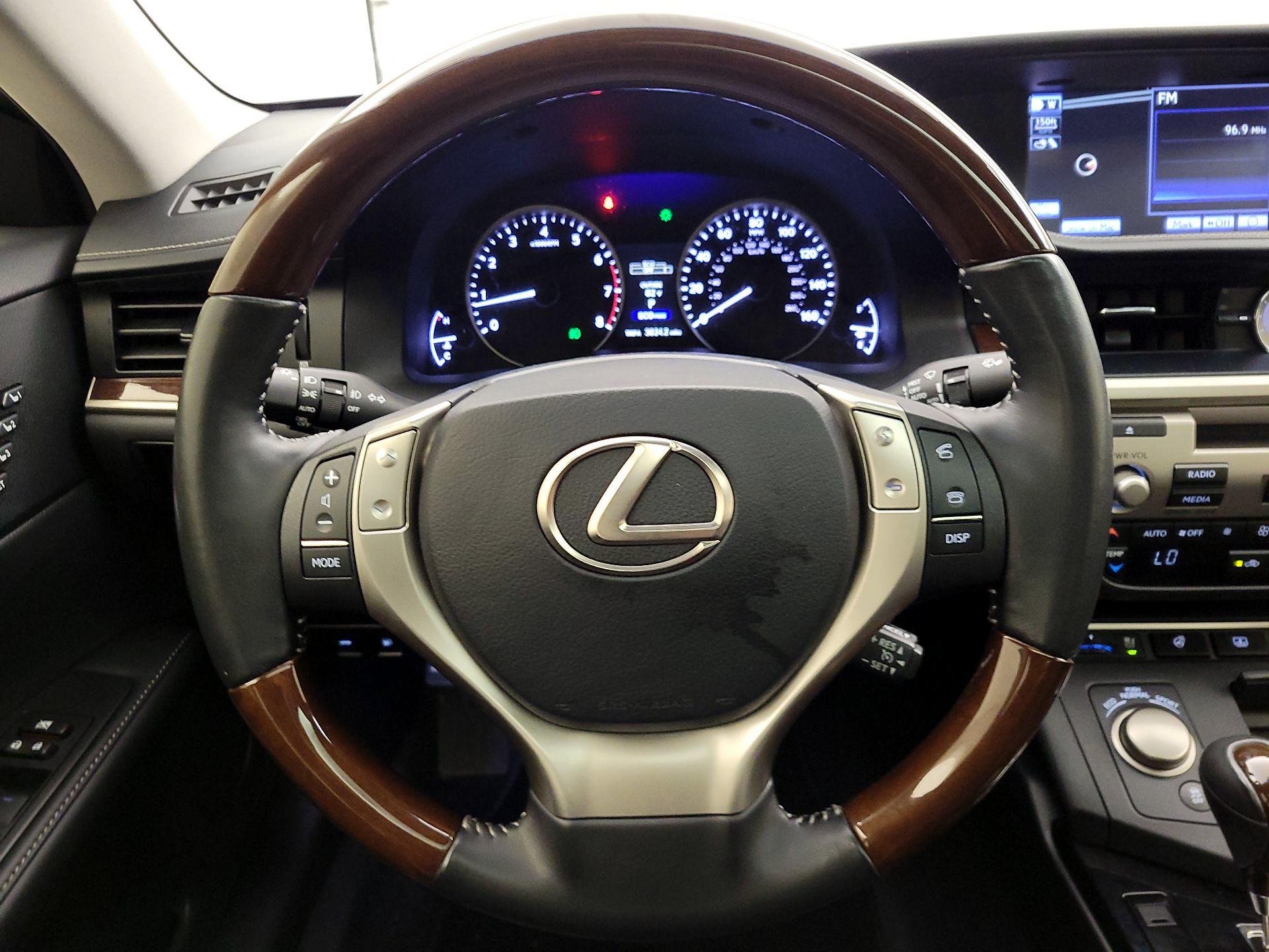Thumbnail: 2013 Lexus ES - 10