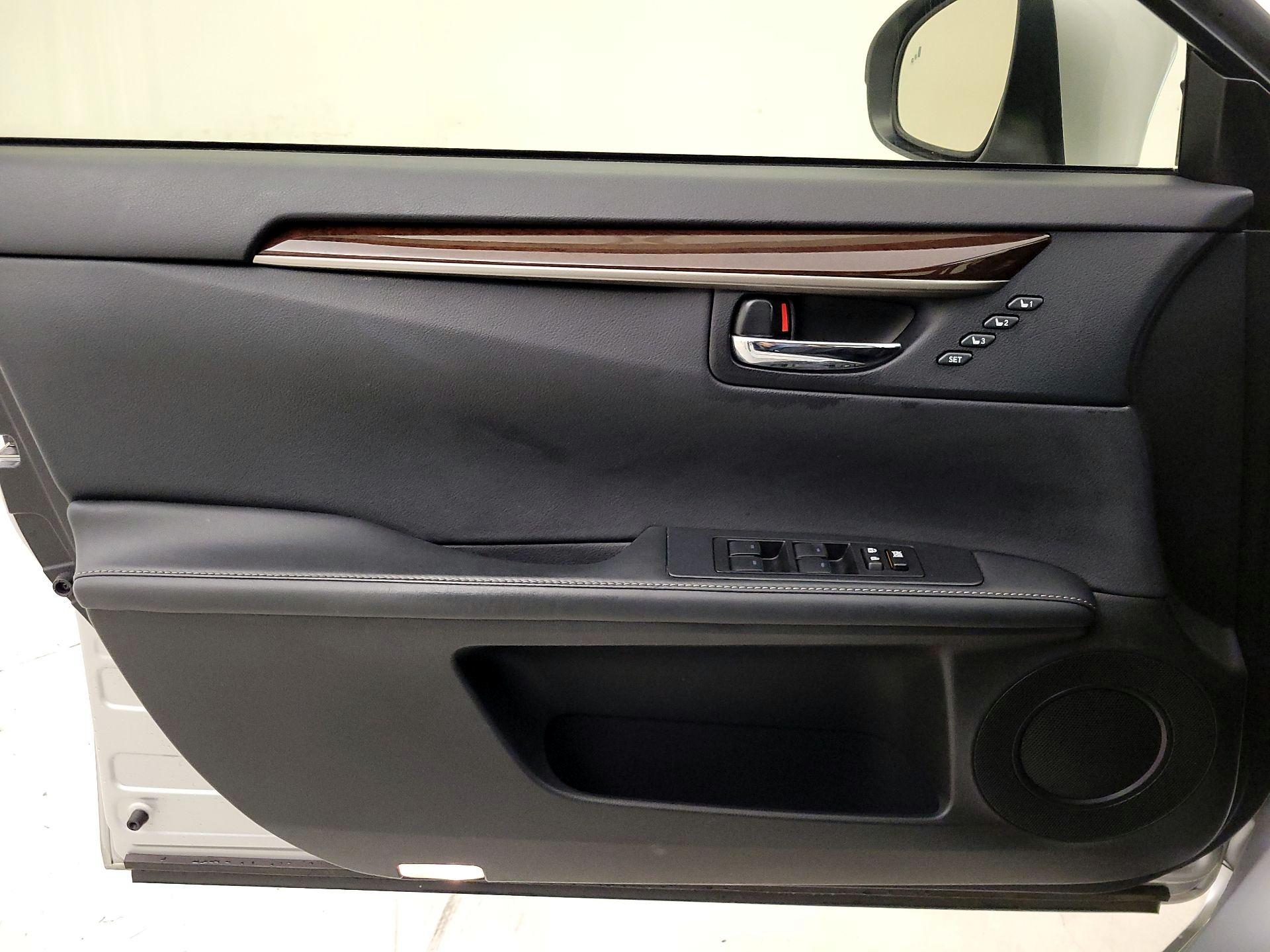 Thumbnail: 2013 Lexus ES - 12