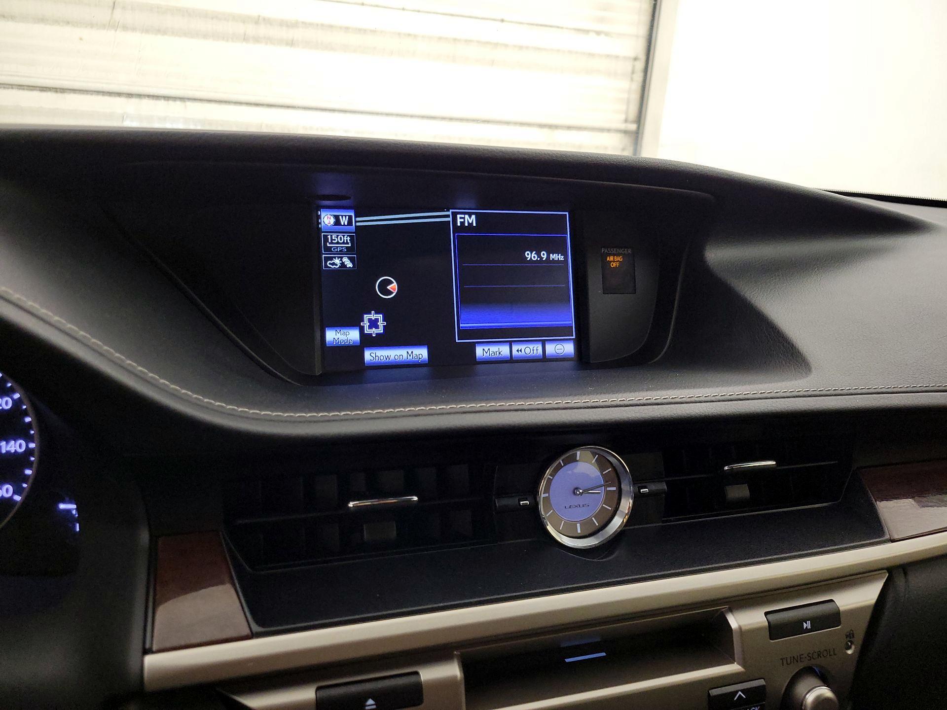 Thumbnail: 2013 Lexus ES - 14