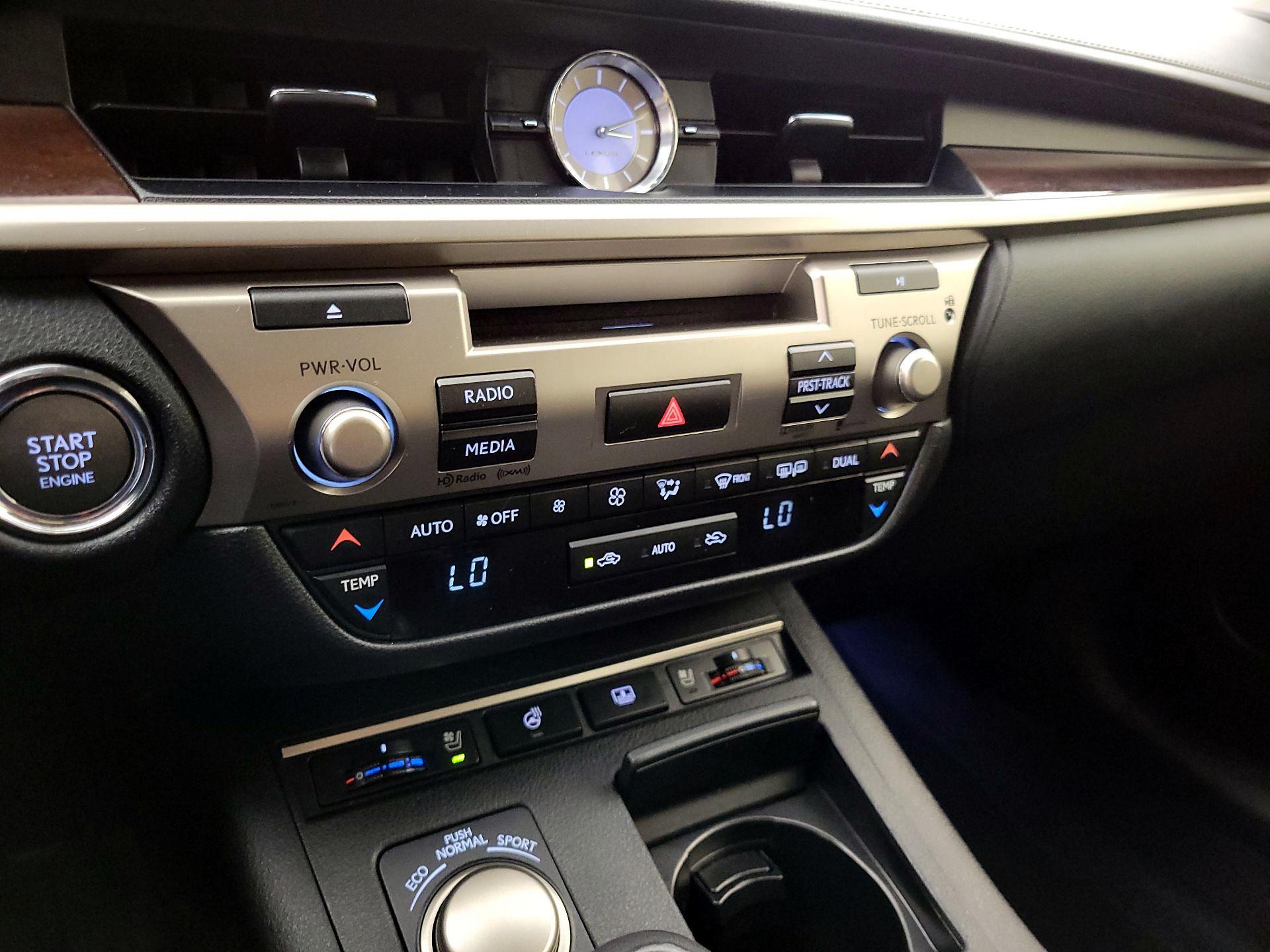 Thumbnail: 2013 Lexus ES - 17
