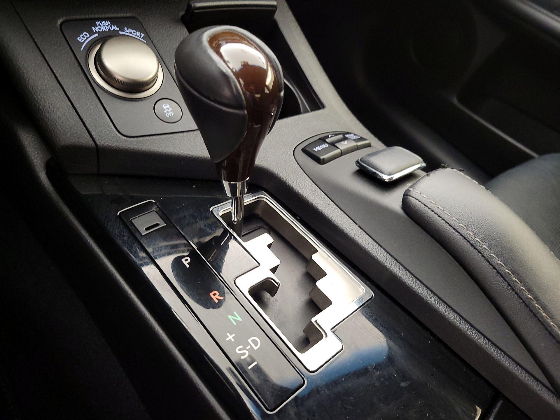 Thumbnail: 2013 Lexus ES - 18