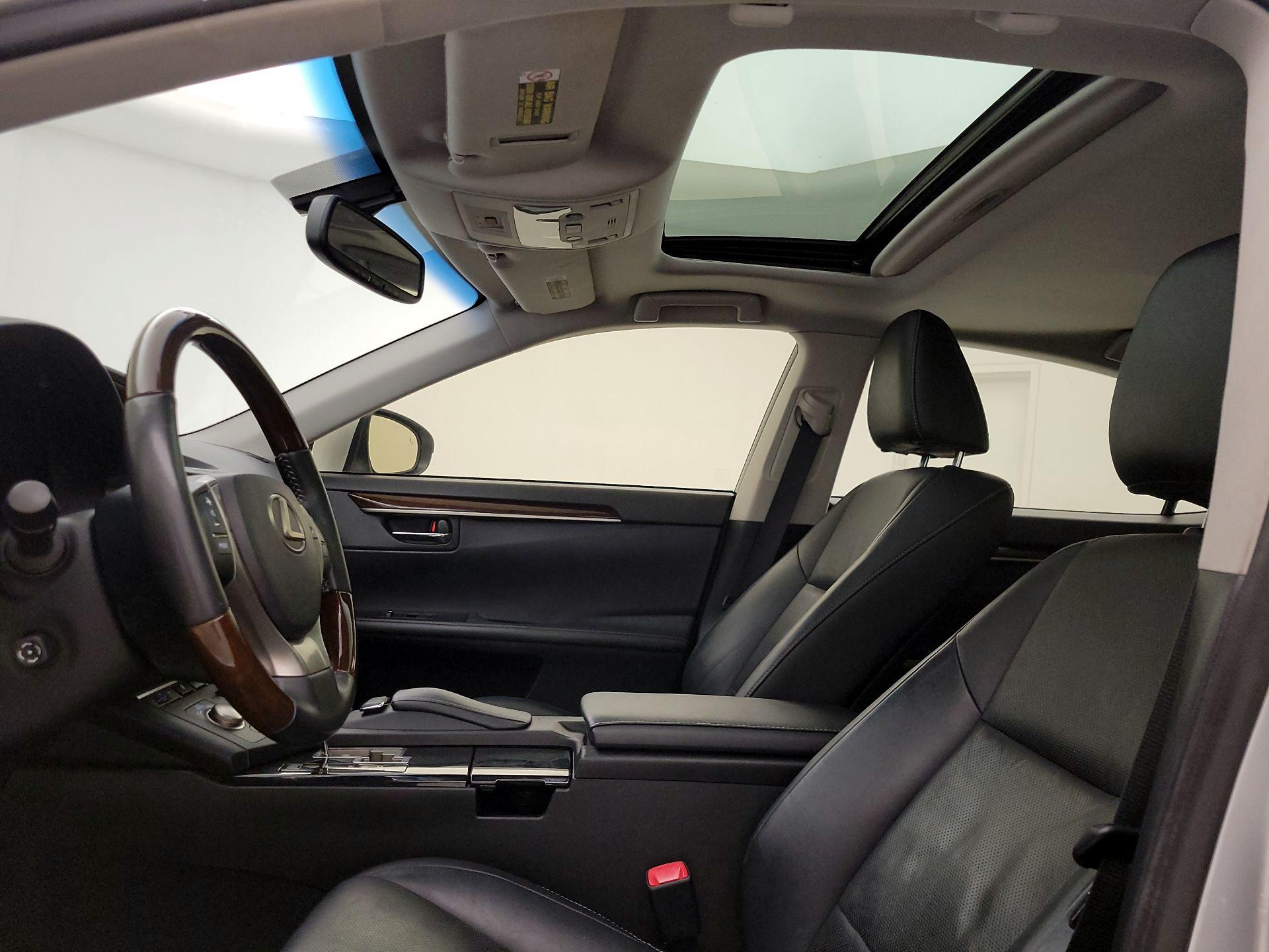 Thumbnail: 2013 Lexus ES - 20