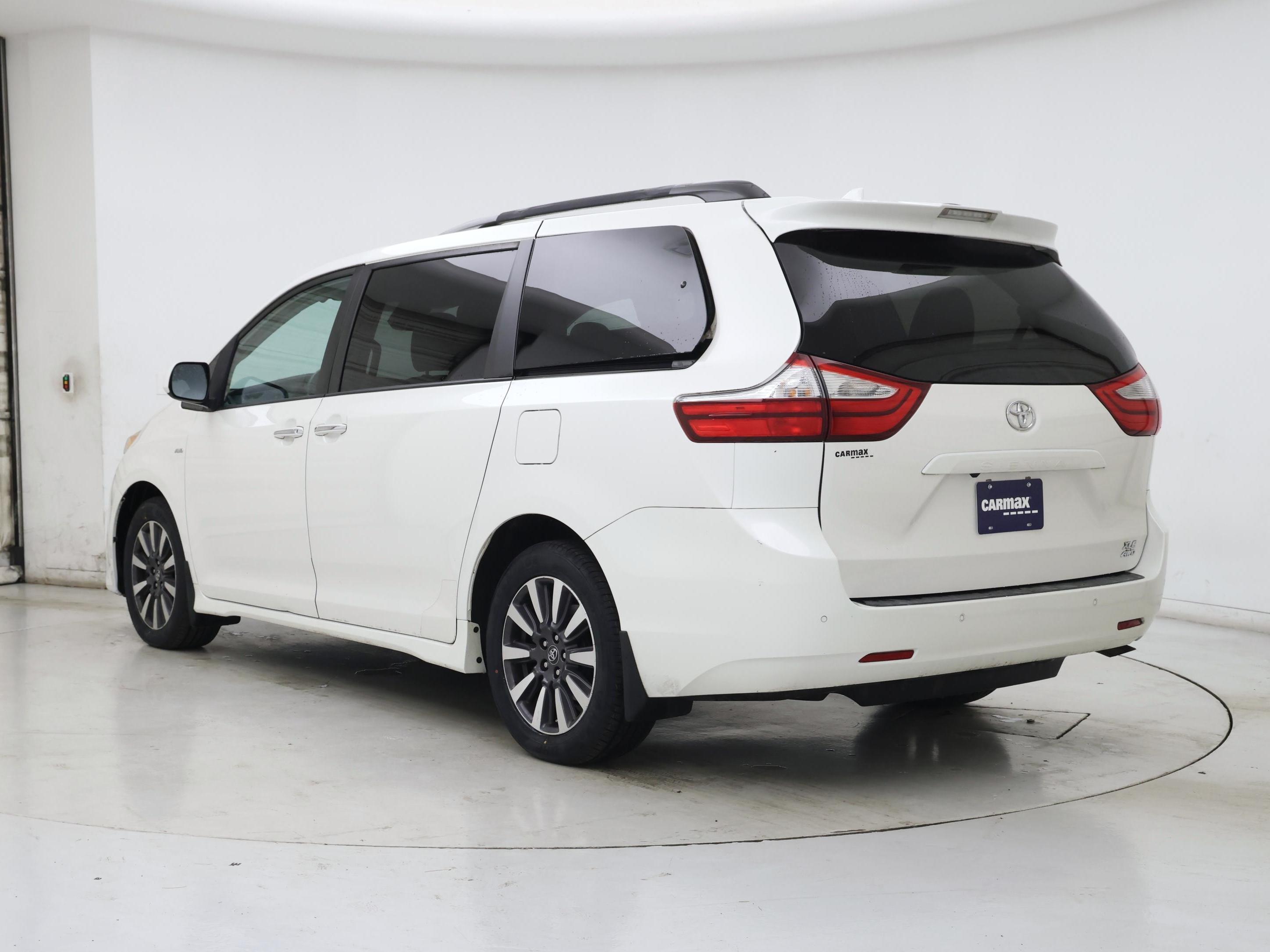 Thumbnail: 2019 Toyota Sienna - 2