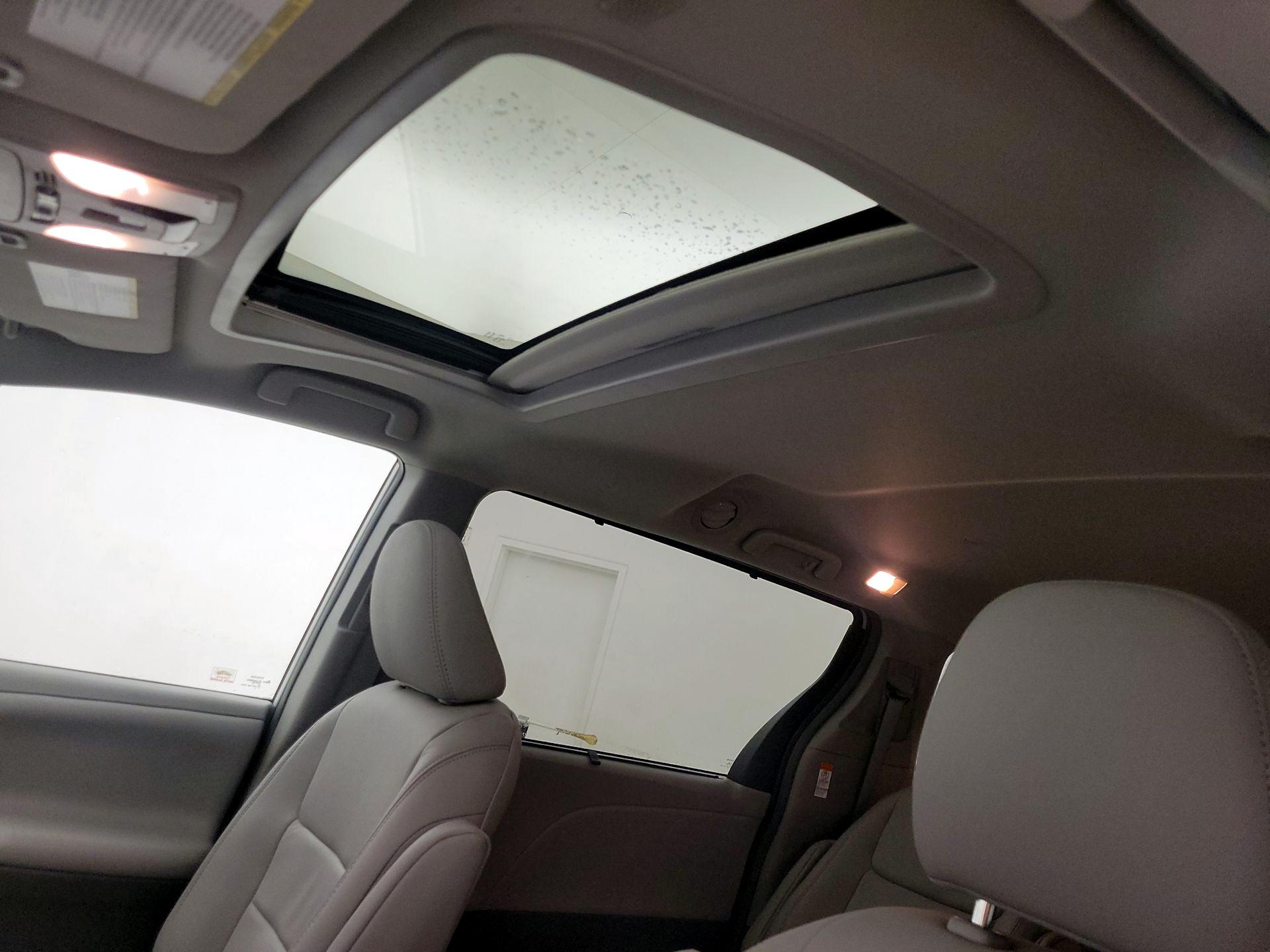 Thumbnail: 2019 Toyota Sienna - 20