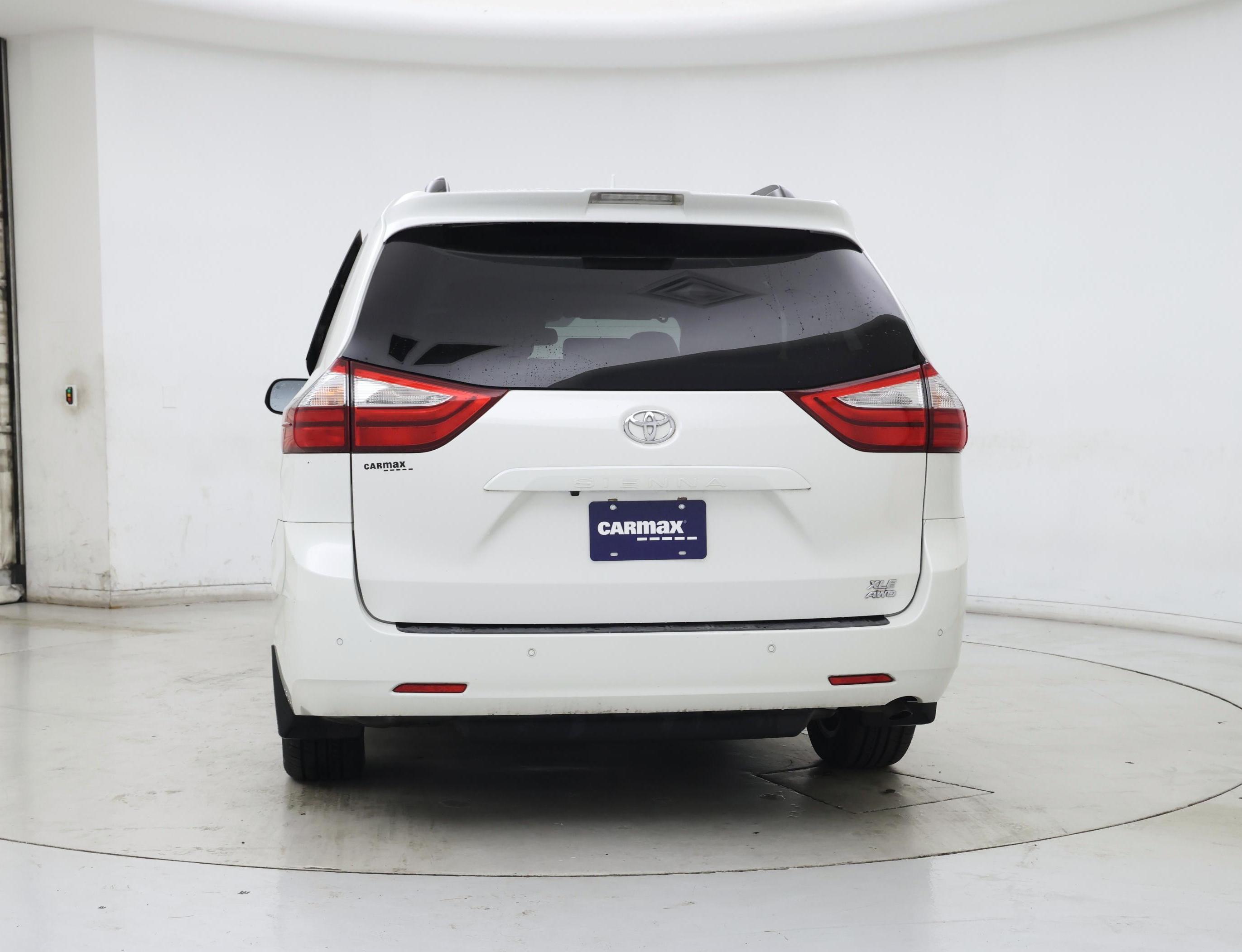 Thumbnail: 2019 Toyota Sienna - 6