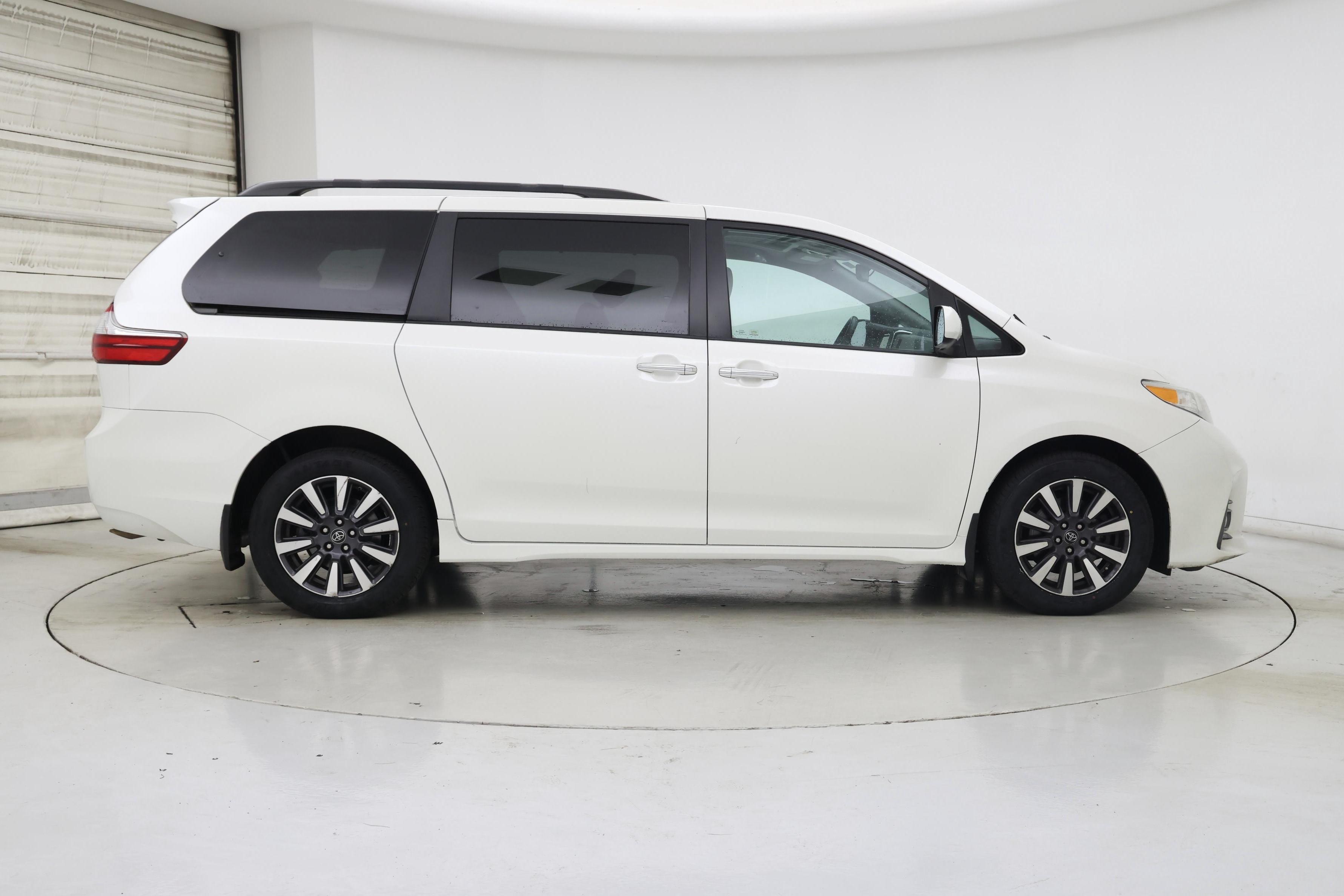 Thumbnail: 2019 Toyota Sienna - 7