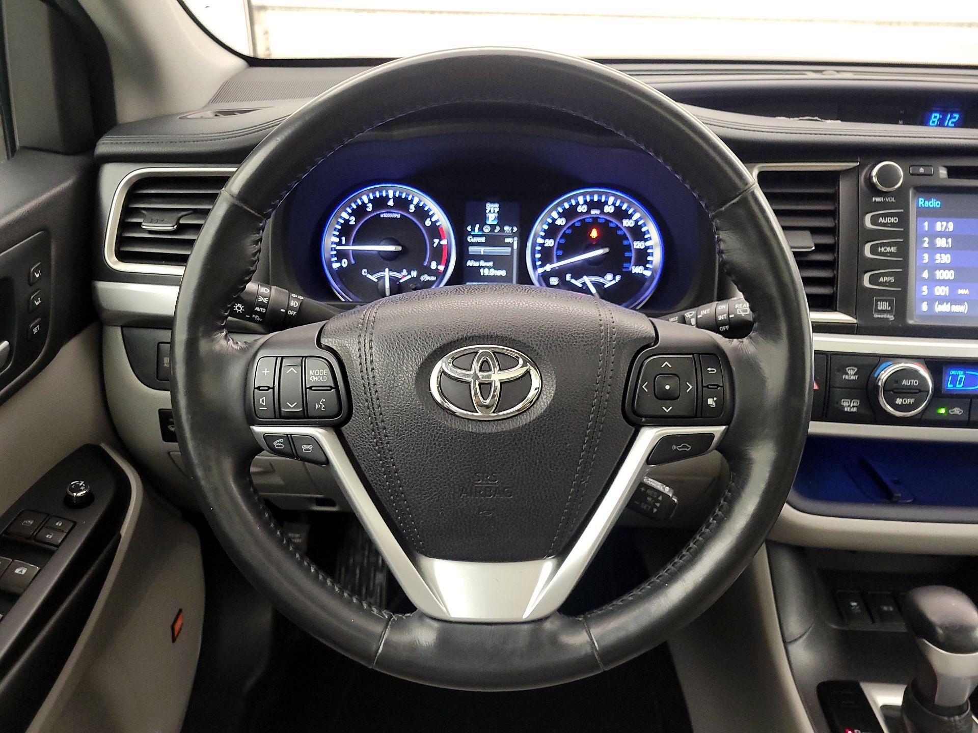 Thumbnail: 2015 Toyota Highlander - 10