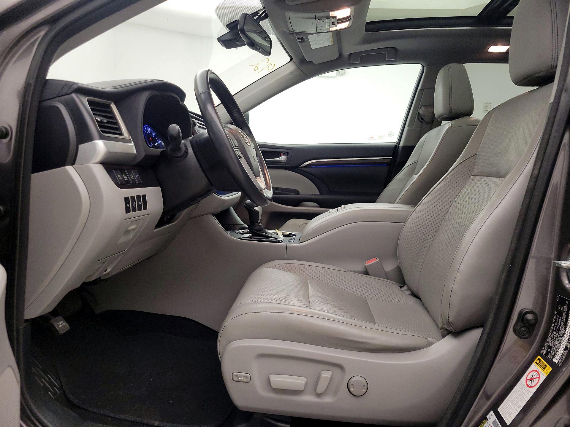 Thumbnail: 2015 Toyota Highlander - 11