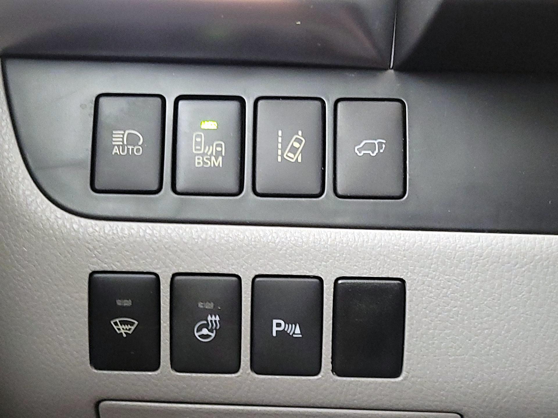 Thumbnail: 2015 Toyota Highlander - 13