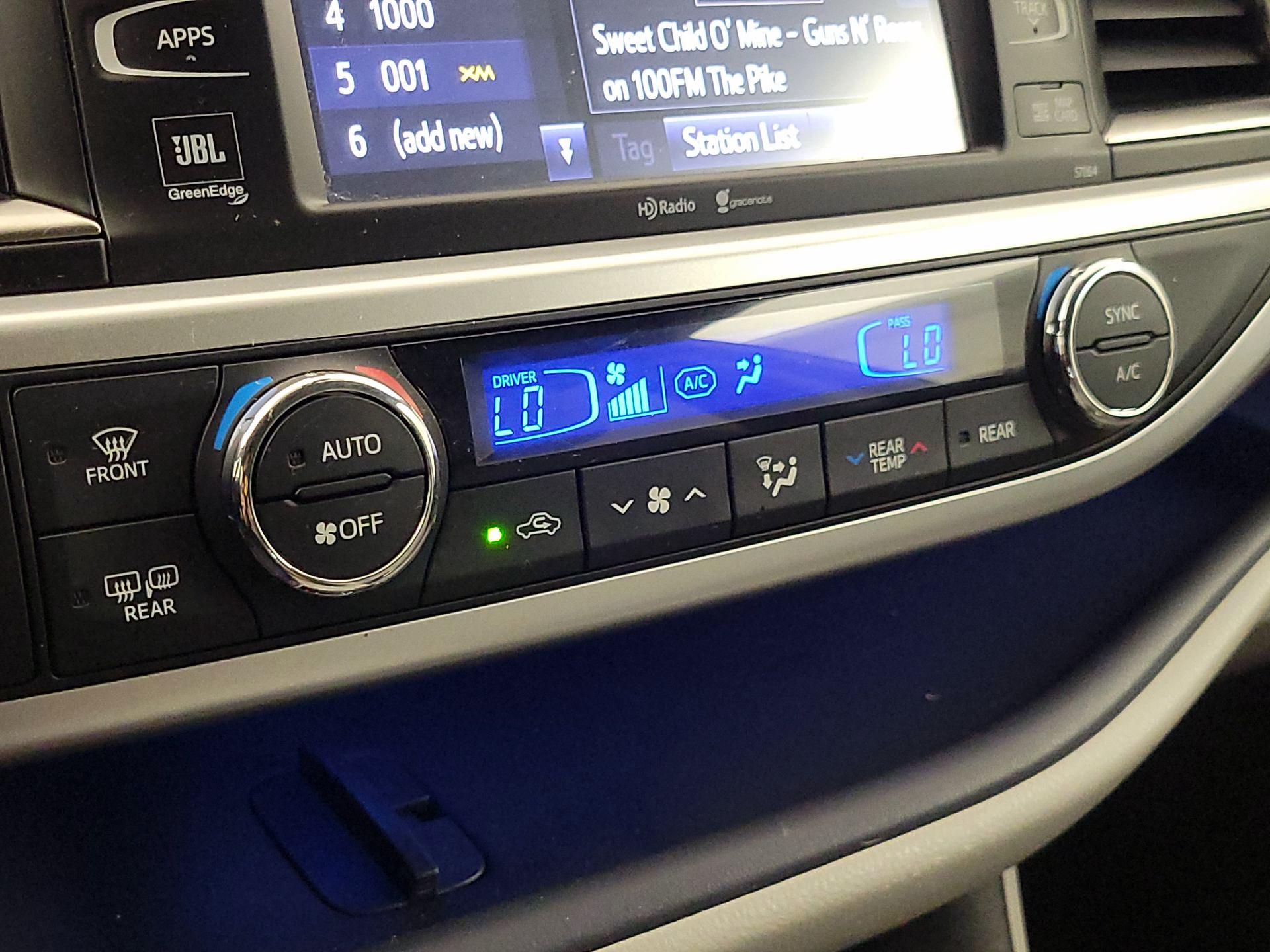 Thumbnail: 2015 Toyota Highlander - 16