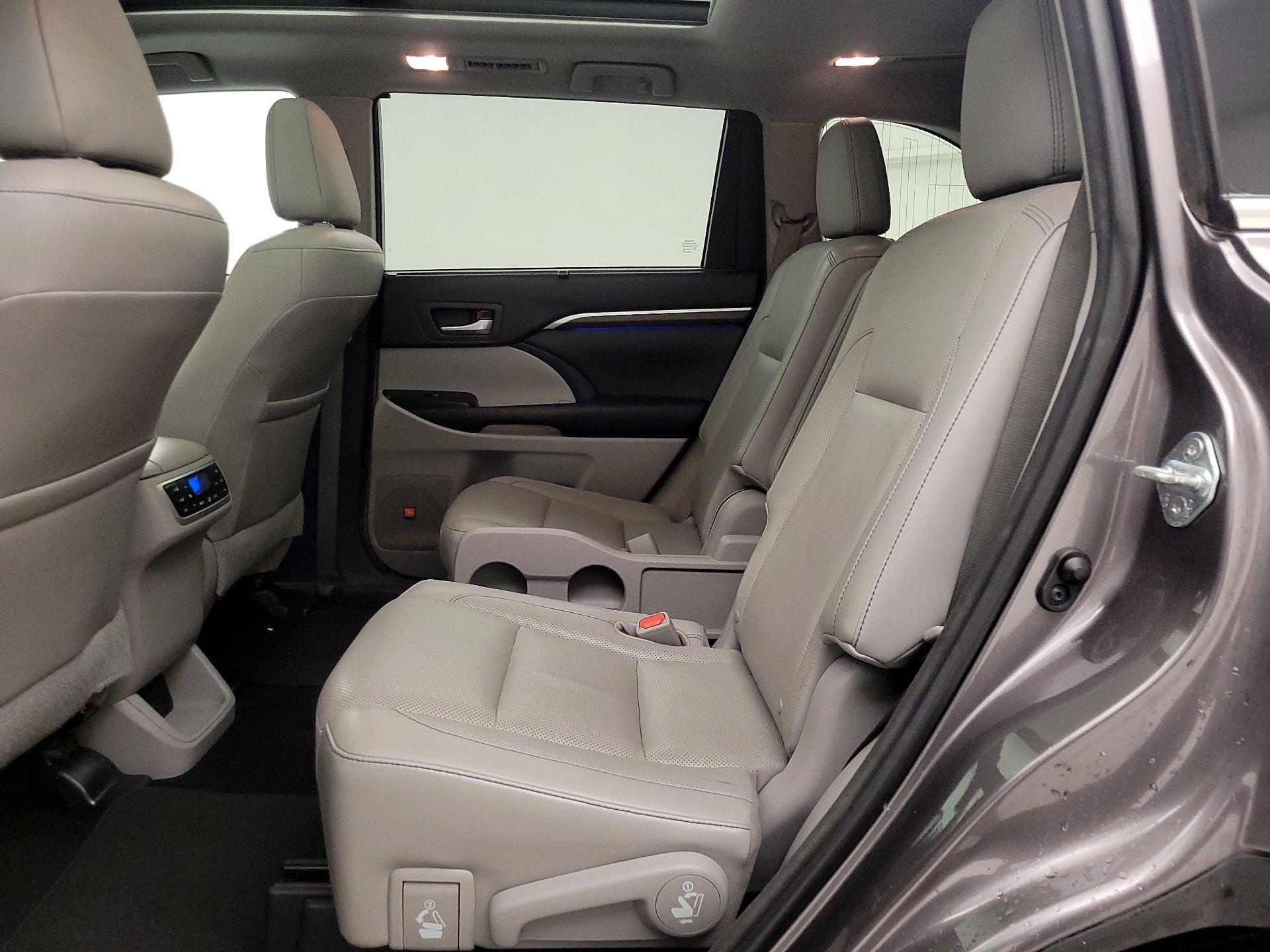 Thumbnail: 2015 Toyota Highlander - 20