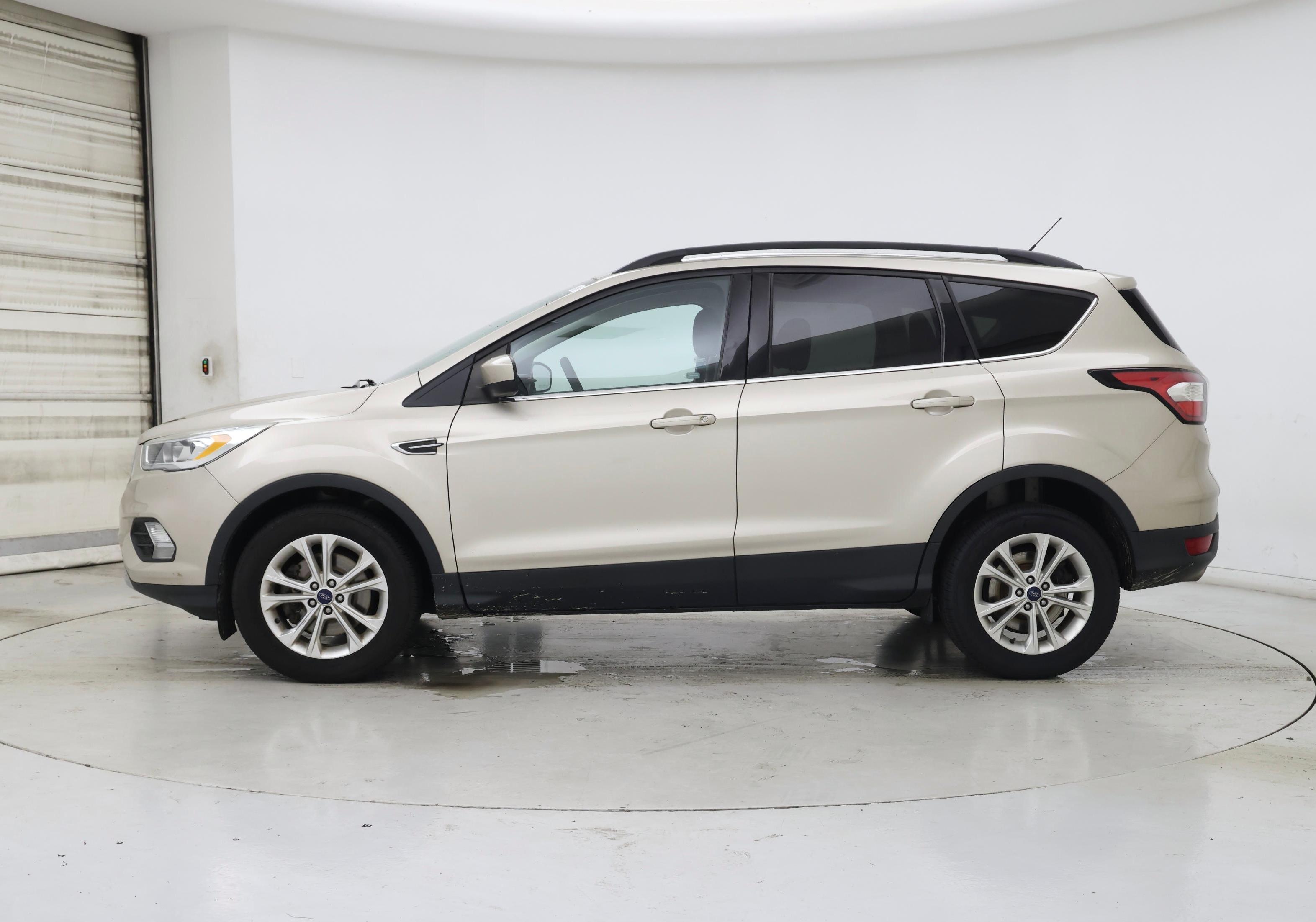 Thumbnail: 2017 Ford Escape - 3