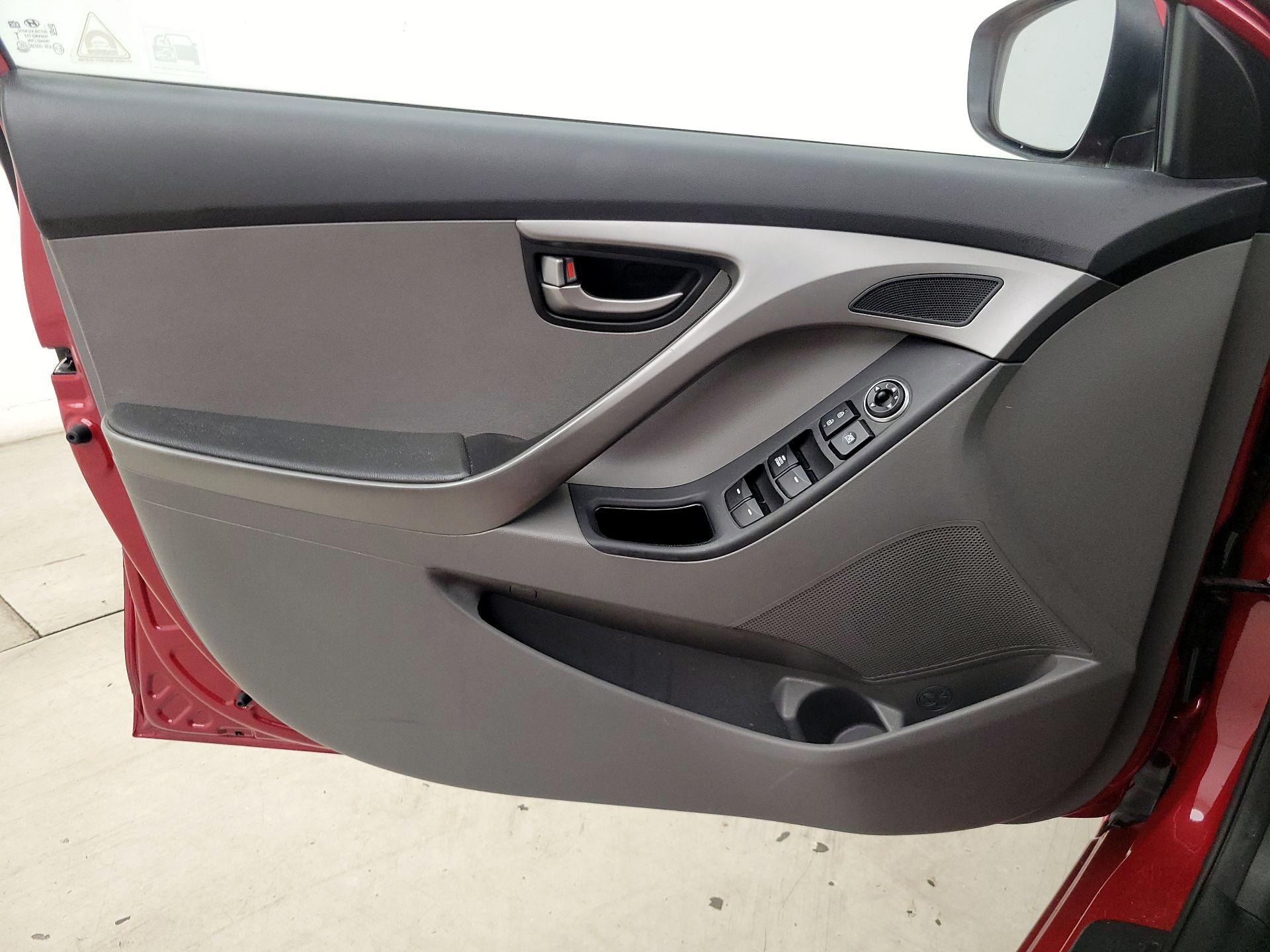 Thumbnail: 2016 Hyundai Elantra - 12