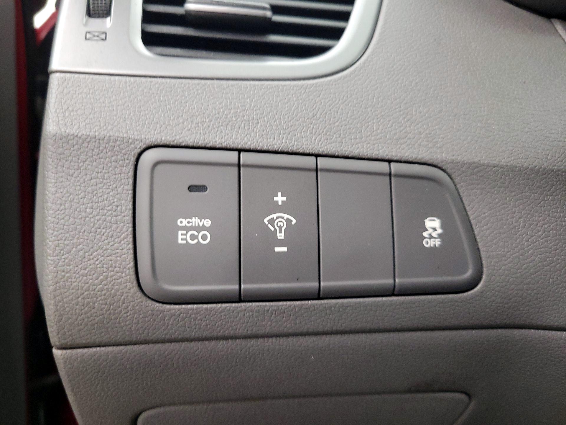 Thumbnail: 2016 Hyundai Elantra - 13