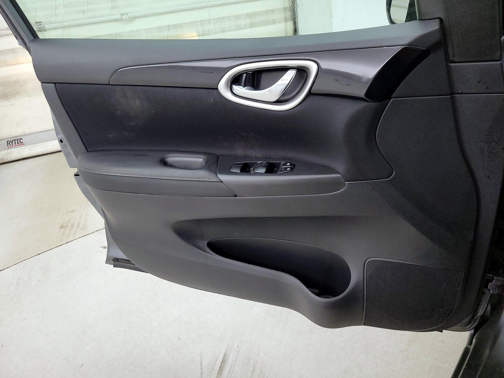 Thumbnail: 2019 Nissan Sentra - 12