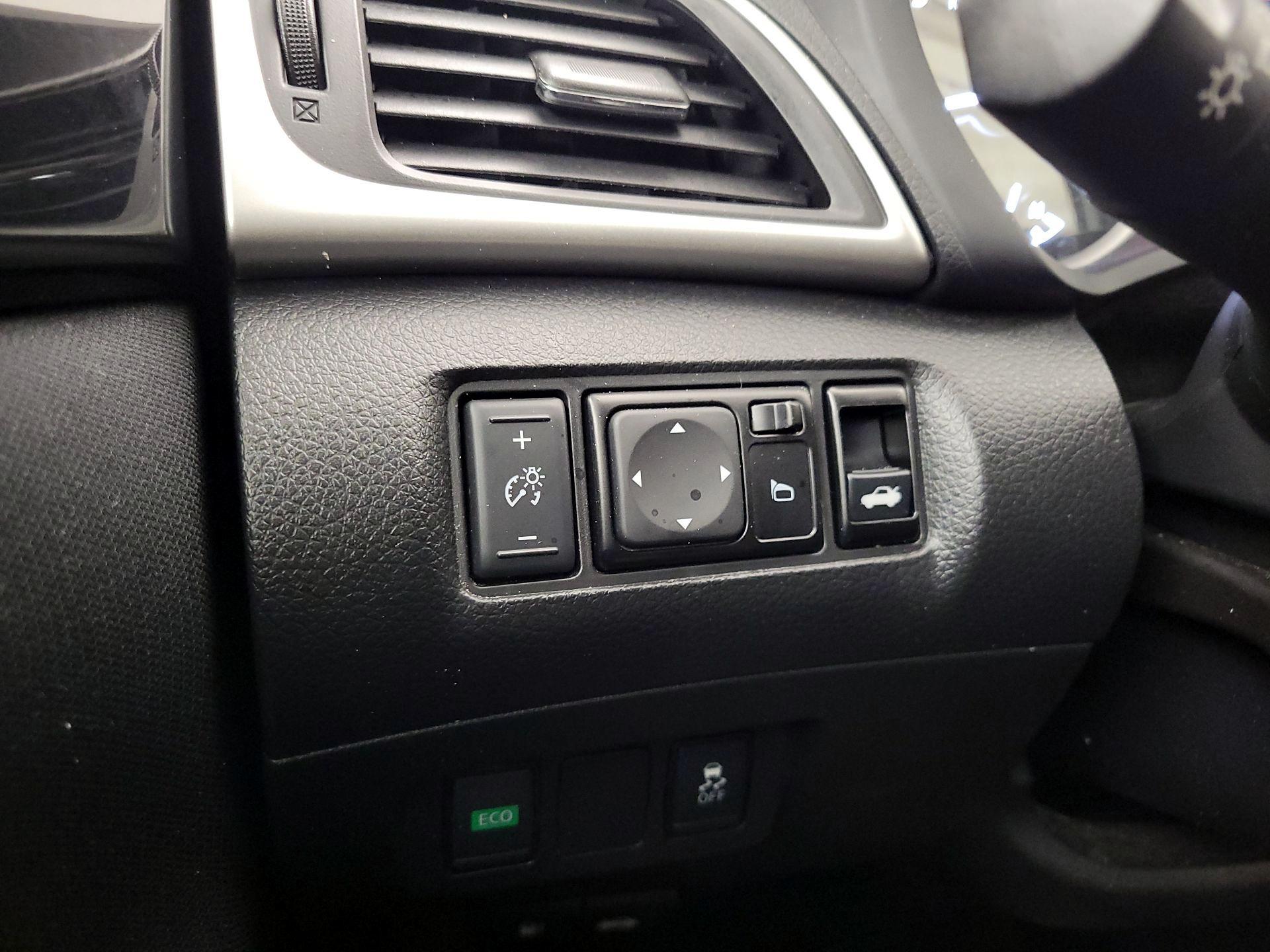 Thumbnail: 2019 Nissan Sentra - 13