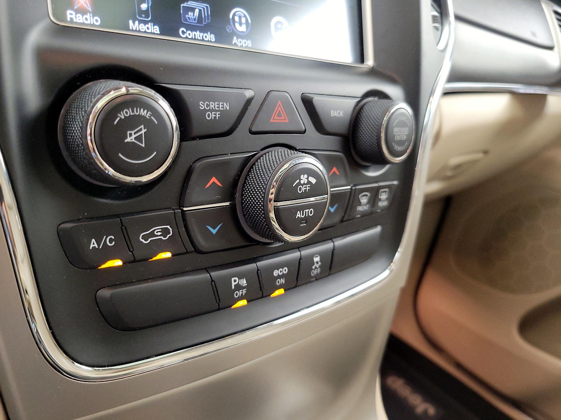 Thumbnail: 2014 Jeep Grand Cherokee - 17