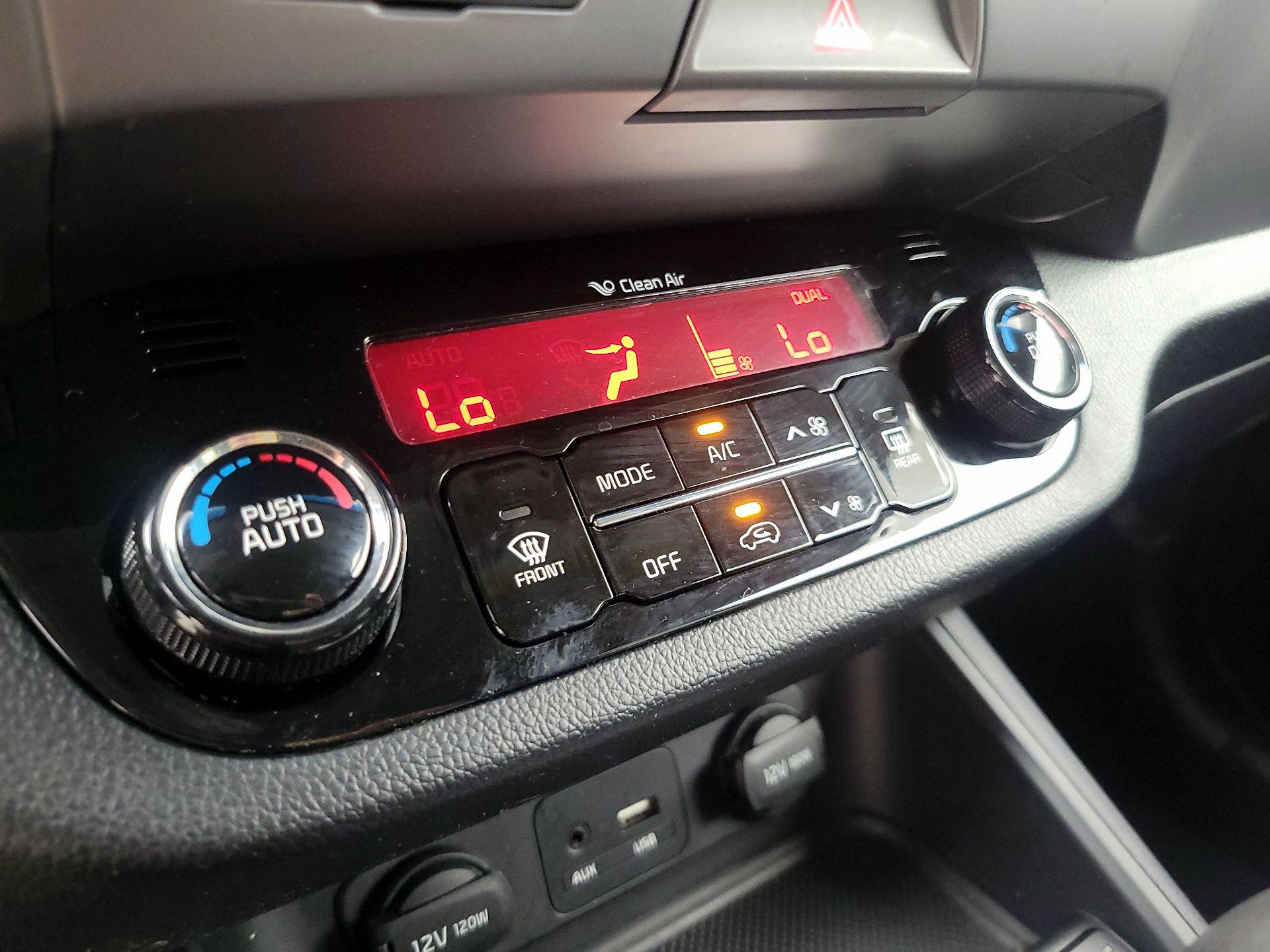 Thumbnail: 2015 Kia Sportage - 17