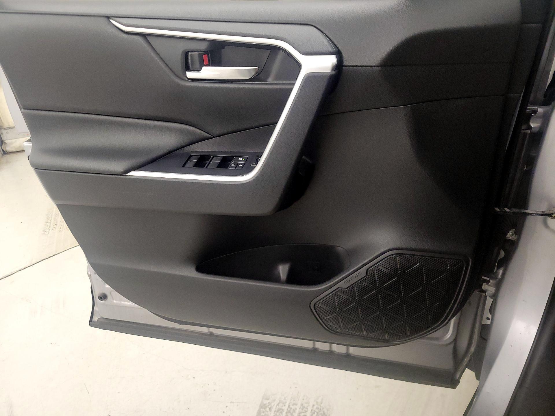 Thumbnail: 2021 Toyota RAV4 - 12
