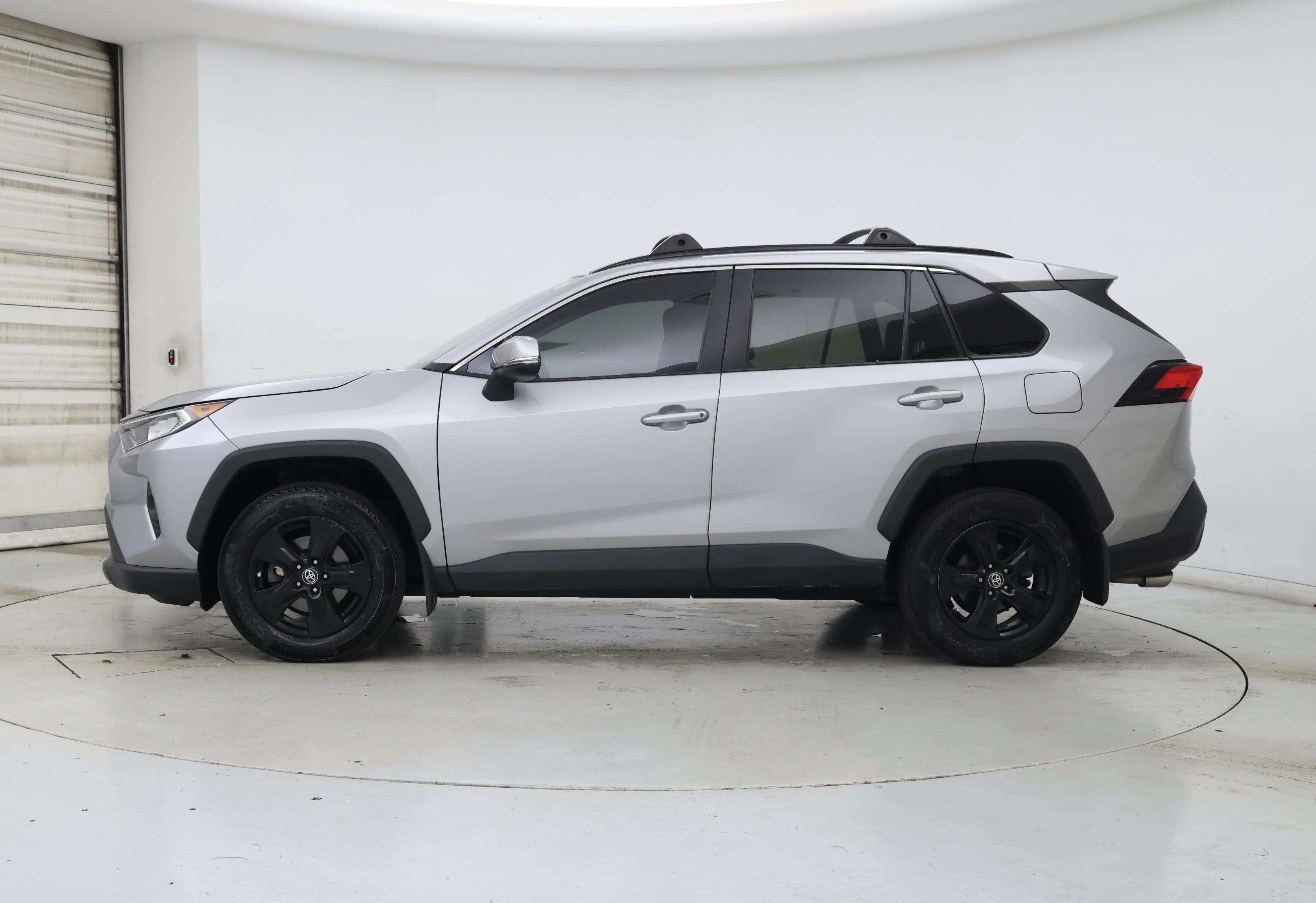 Thumbnail: 2021 Toyota RAV4 - 3