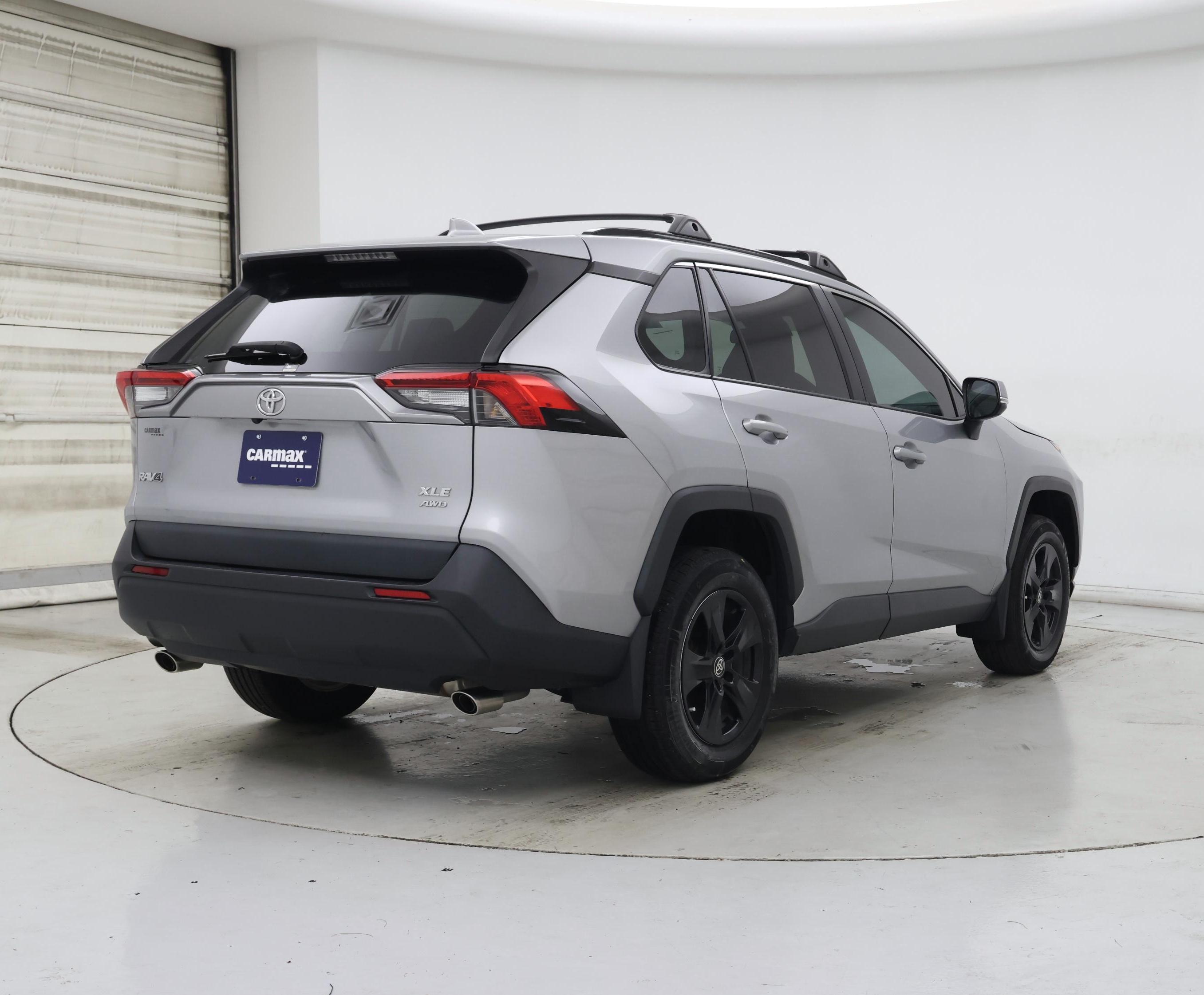 Thumbnail: 2021 Toyota RAV4 - 8
