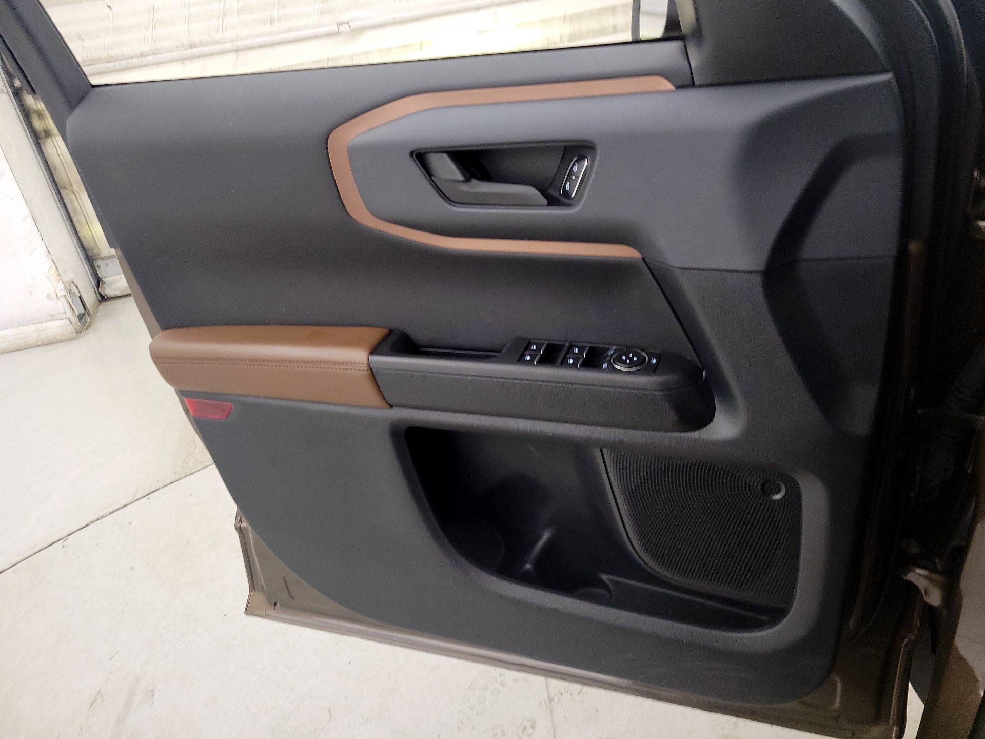 Thumbnail: 2022 Ford Bronco Sport - 12