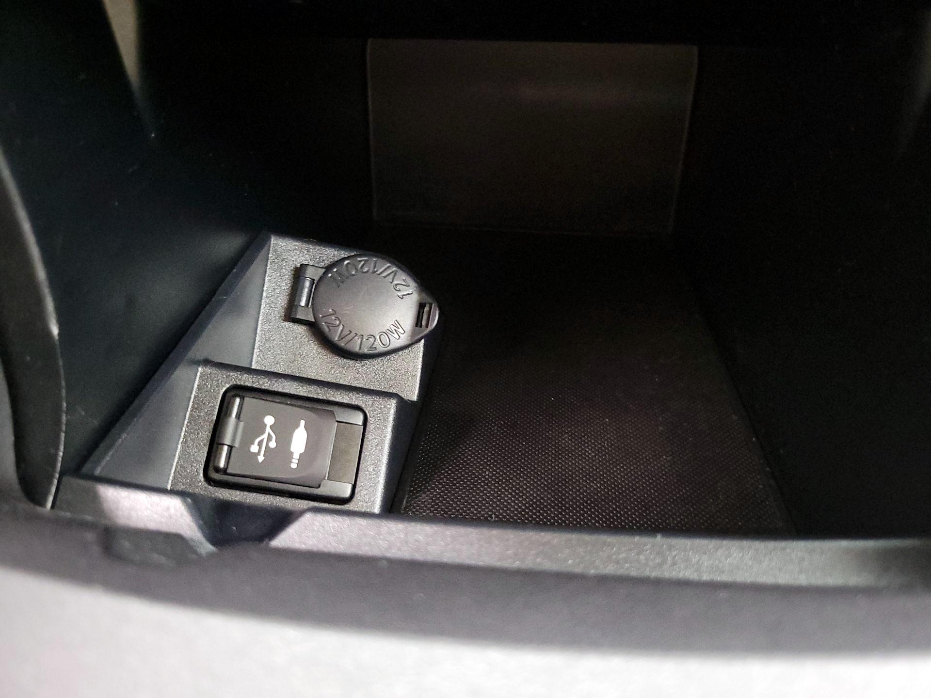 Thumbnail: 2017 Toyota Camry - 18