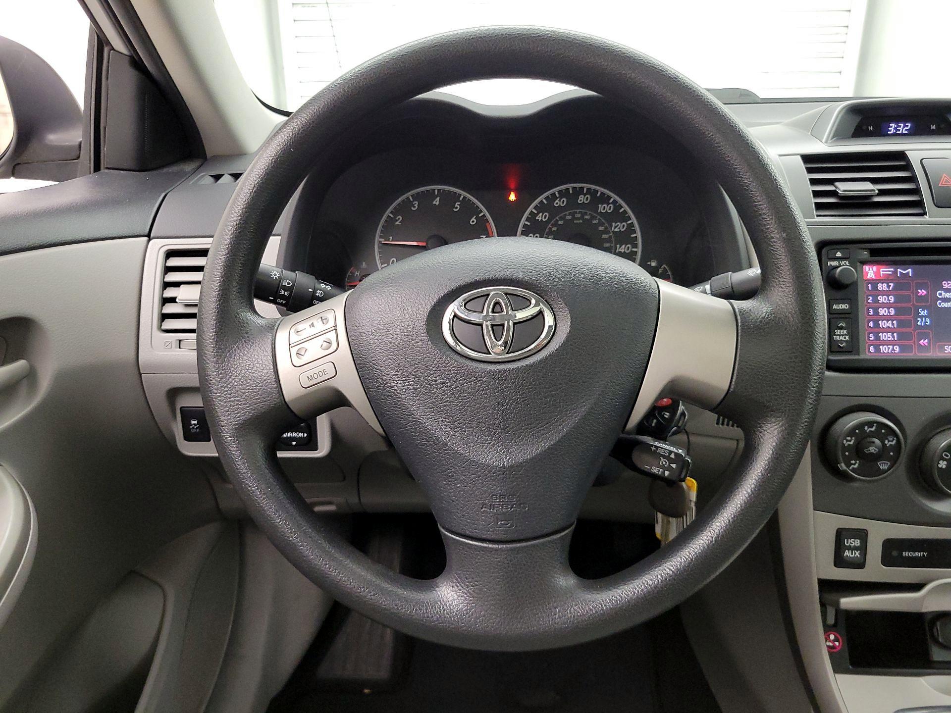 Thumbnail: 2013 Toyota Corolla - 10