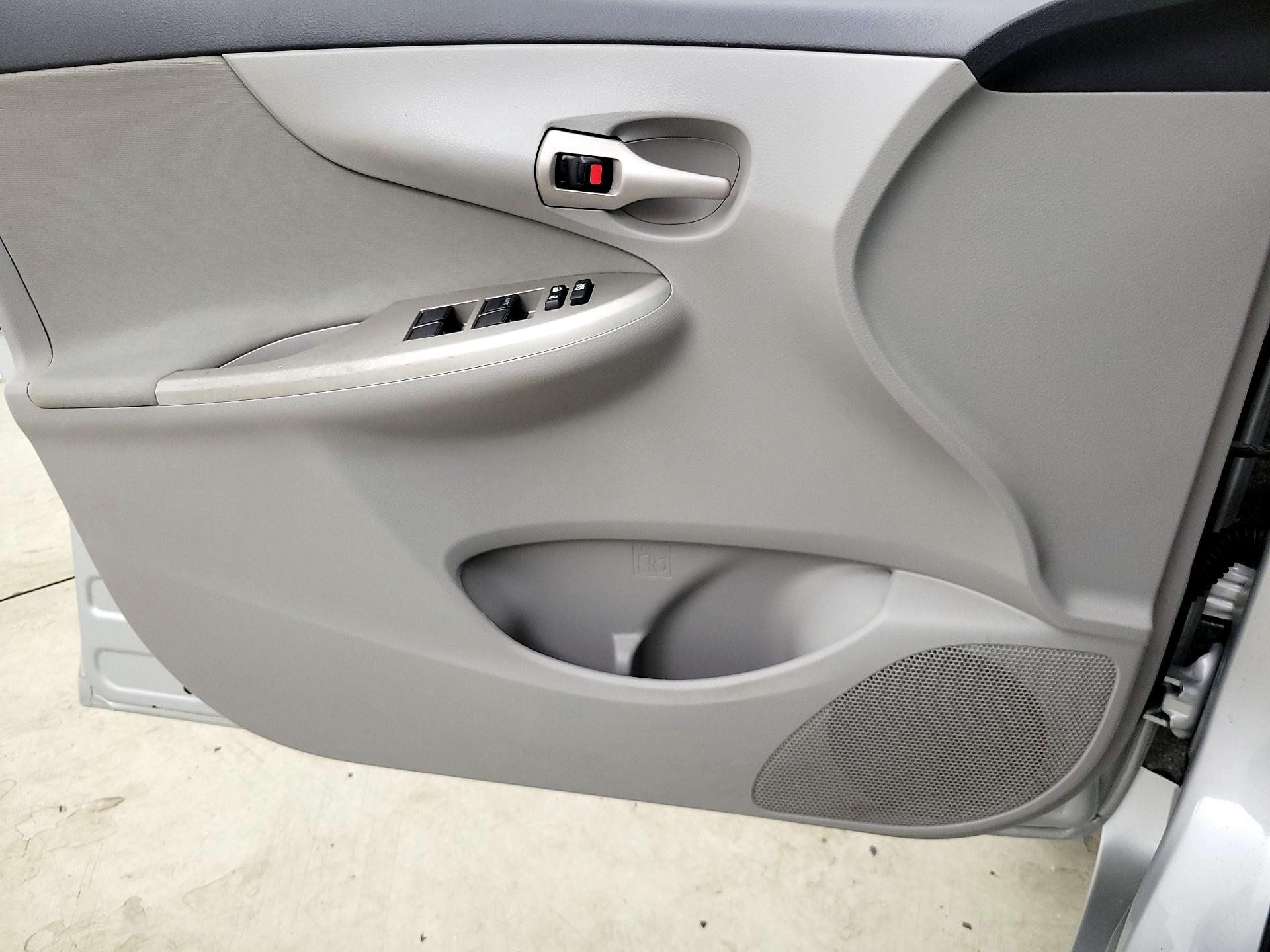 Thumbnail: 2013 Toyota Corolla - 12