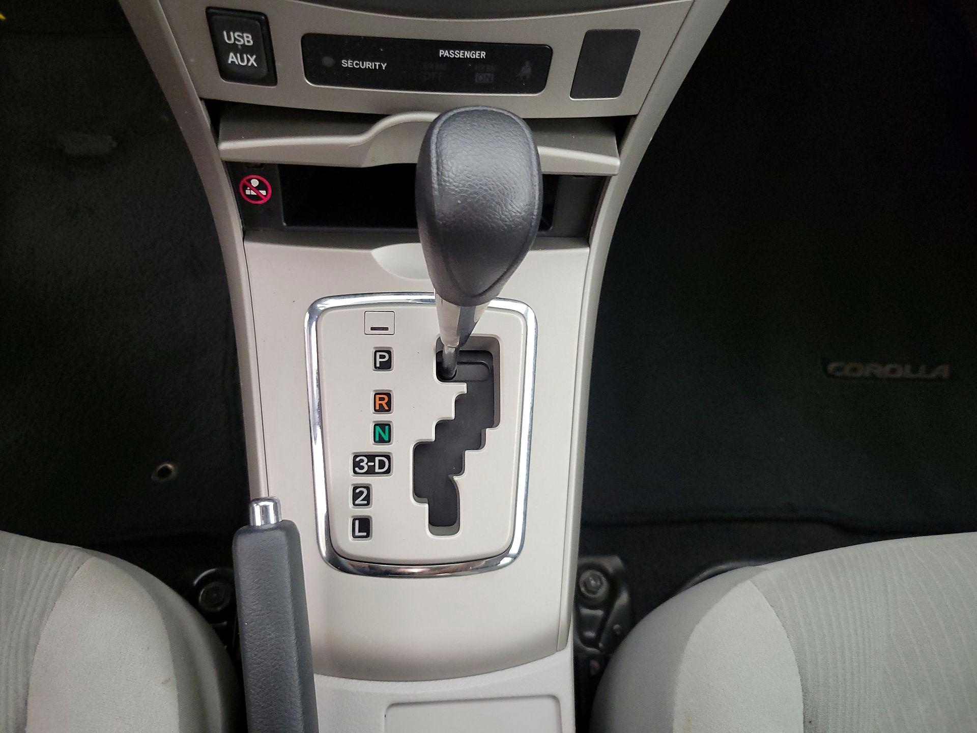 Thumbnail: 2013 Toyota Corolla - 16