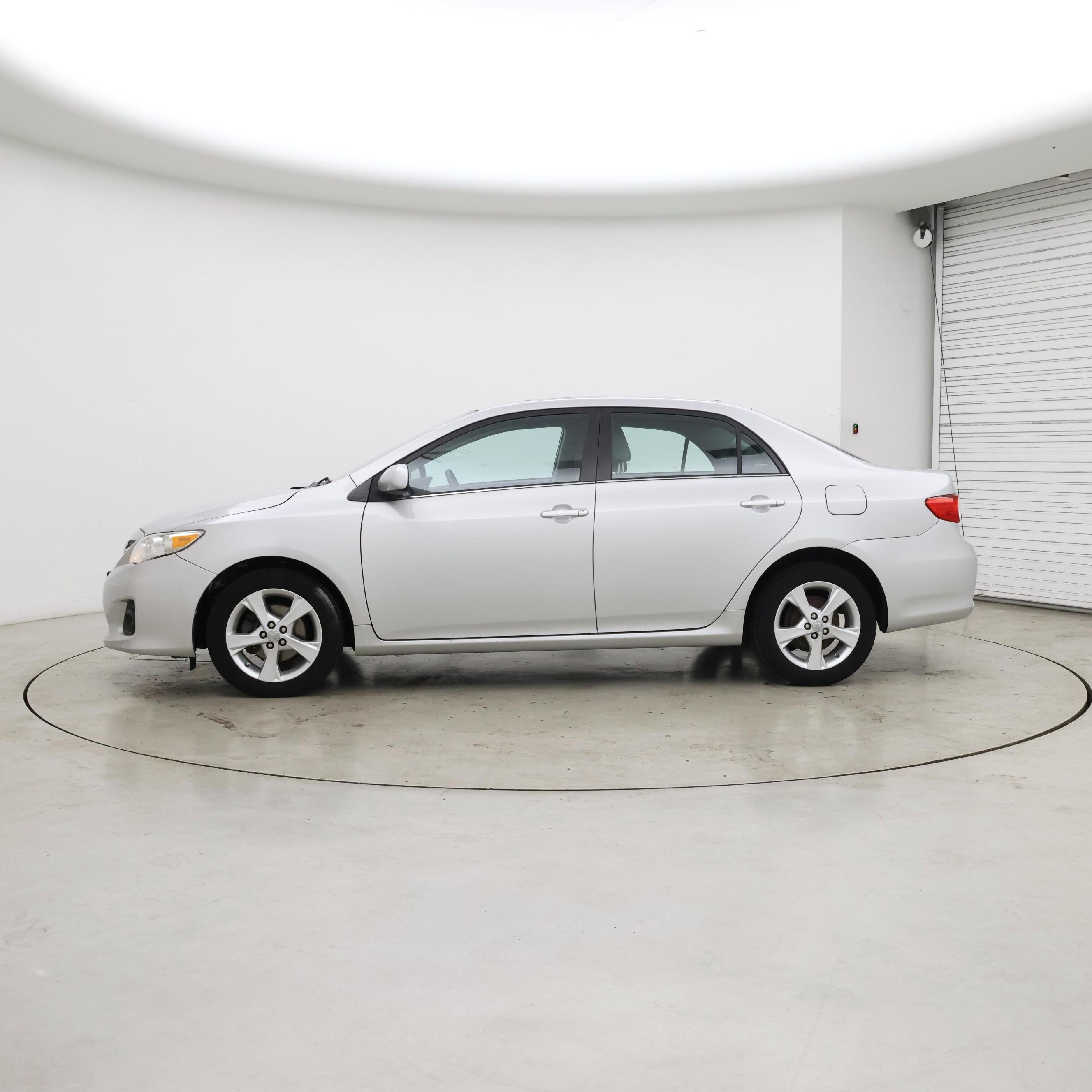 Thumbnail: 2013 Toyota Corolla - 3