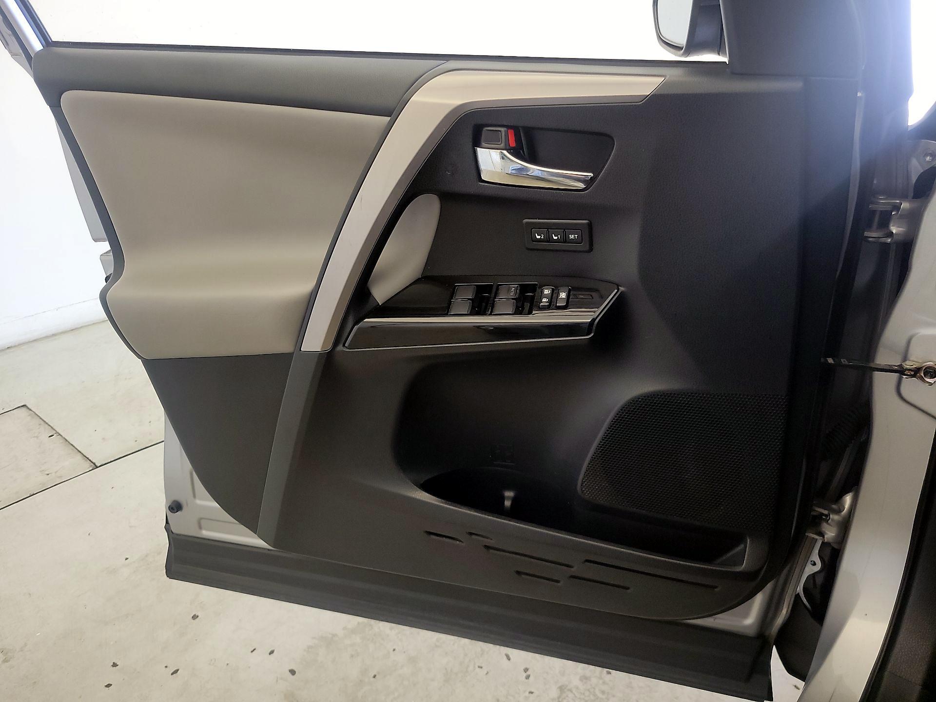 Thumbnail: 2018 Toyota RAV4 - 12