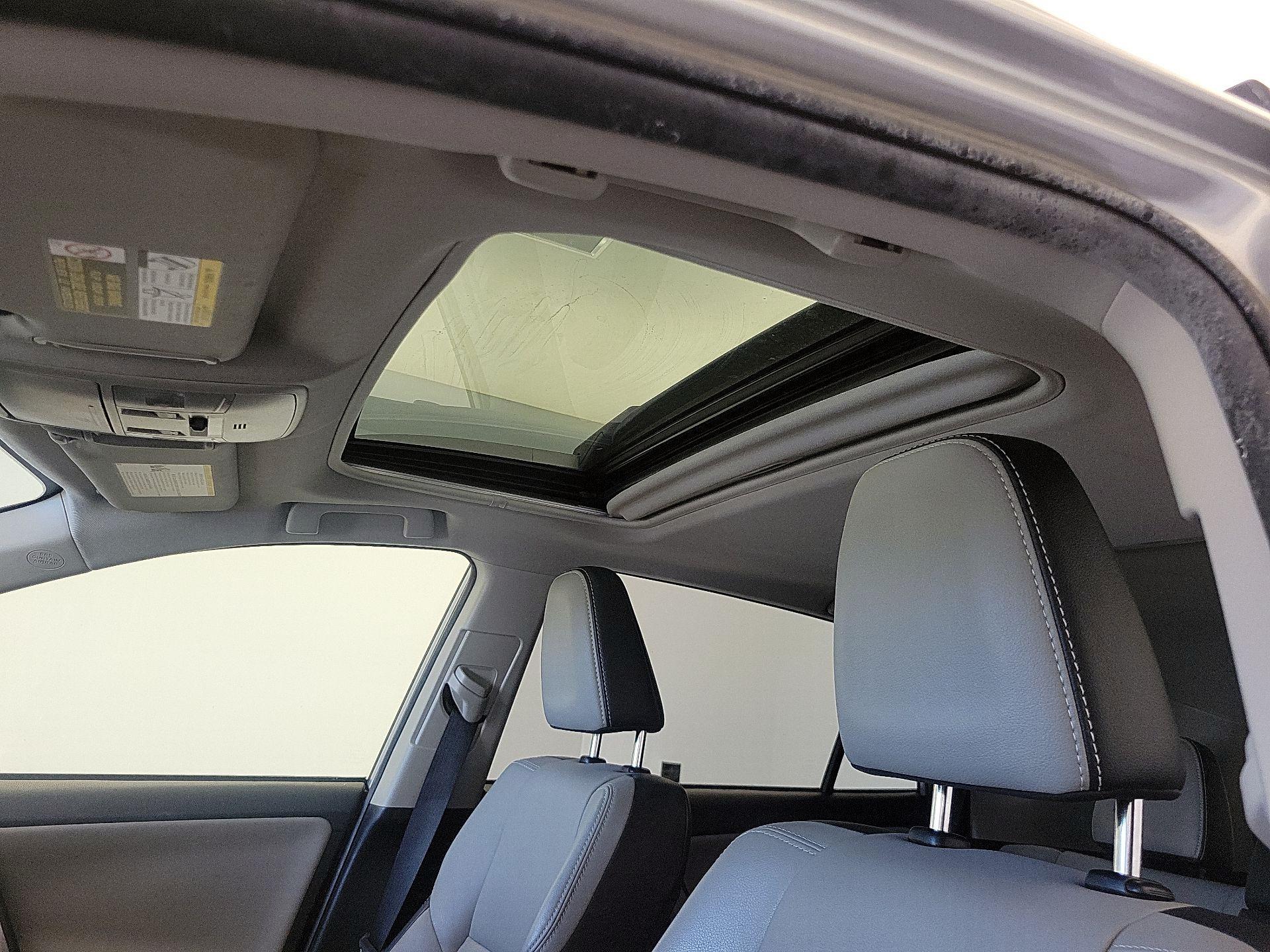 Thumbnail: 2018 Toyota RAV4 - 20
