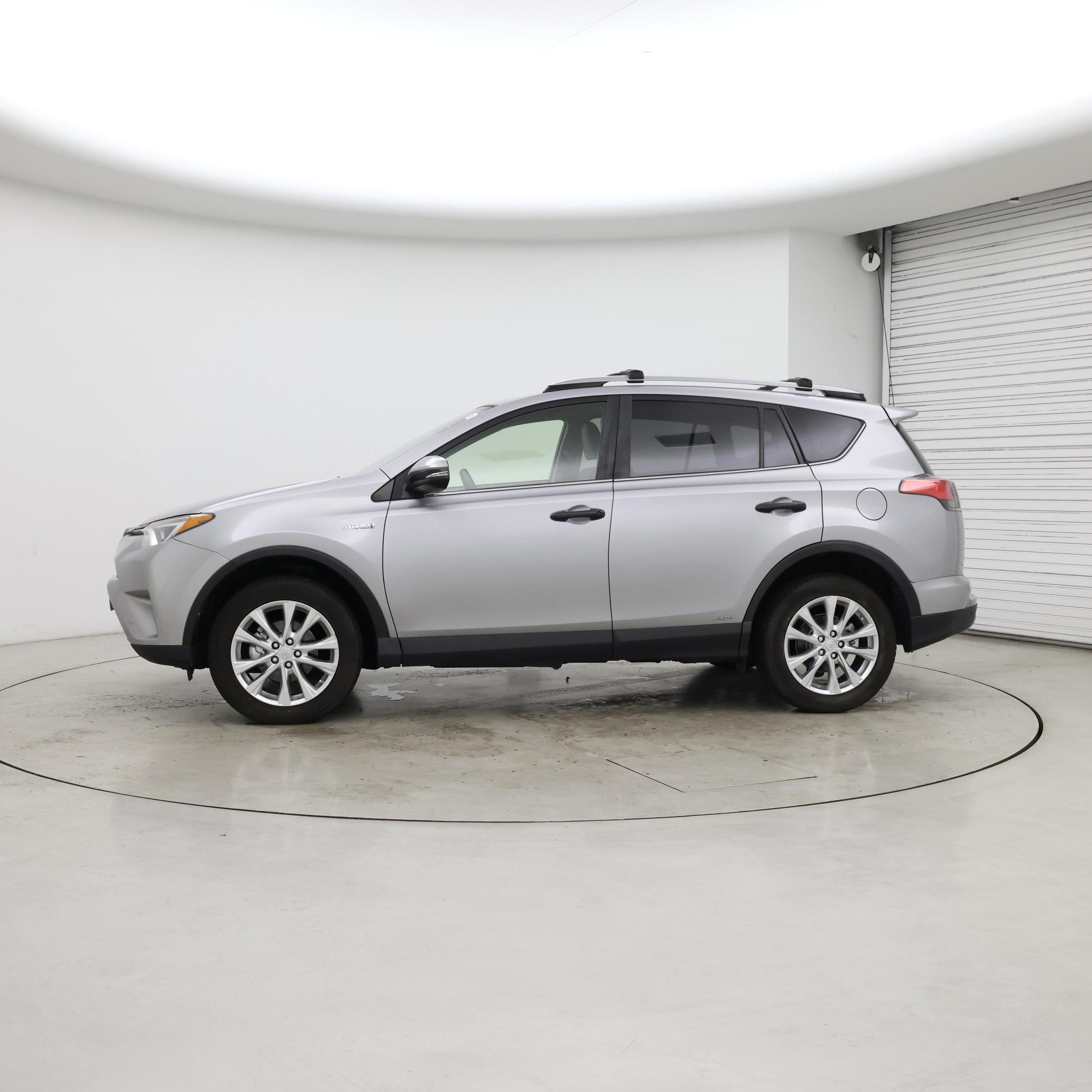 Thumbnail: 2018 Toyota RAV4 - 3